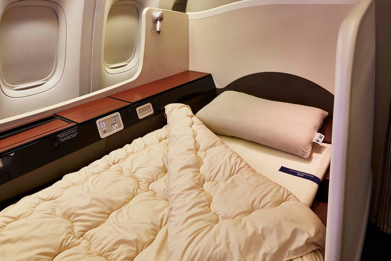 airweave products in JAL First Class.