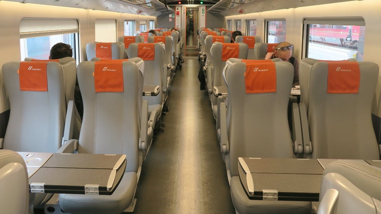 Euro-Train-Plane-FR1000-cabin