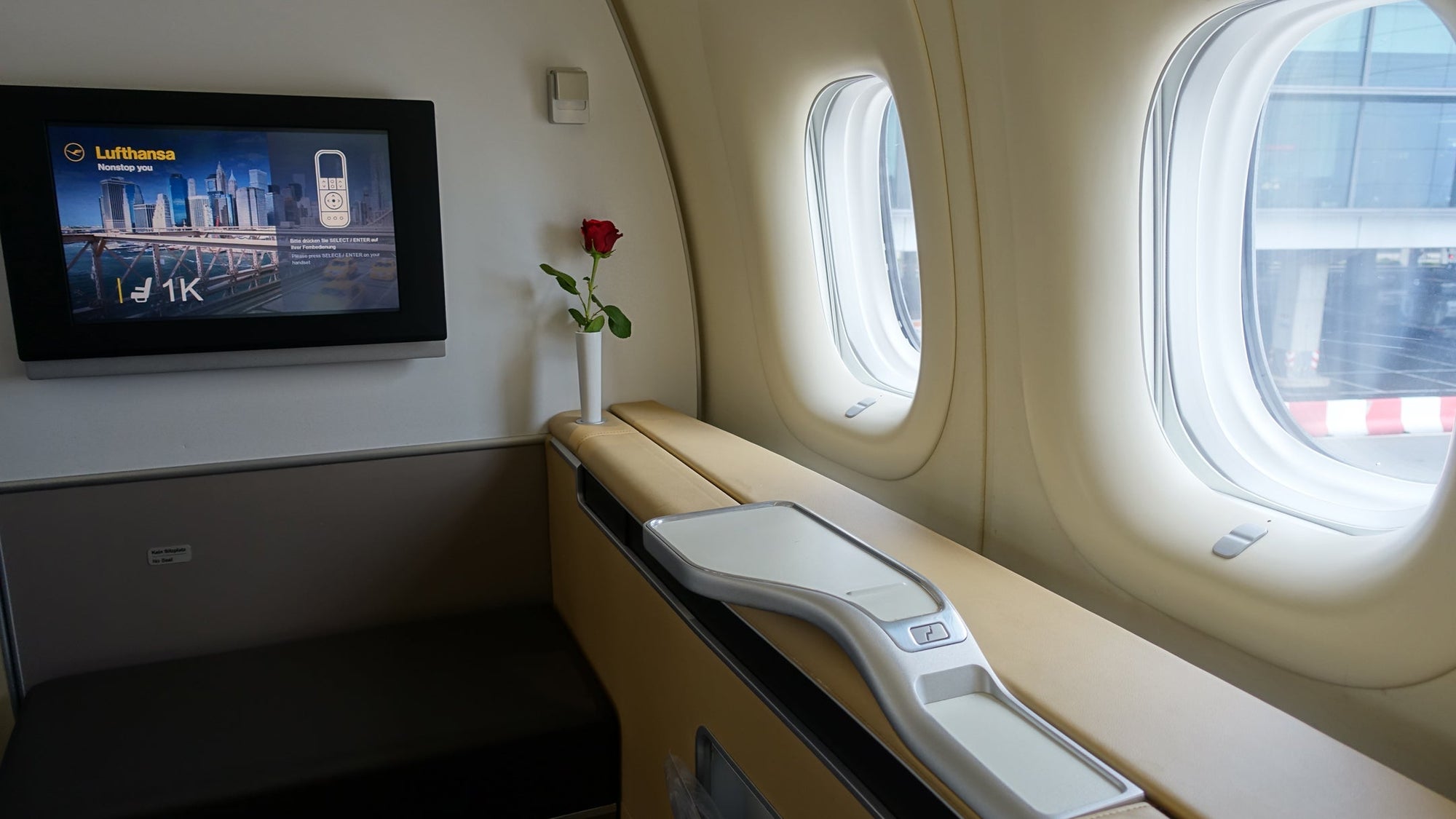 Lufthansa_First_Class_Windows