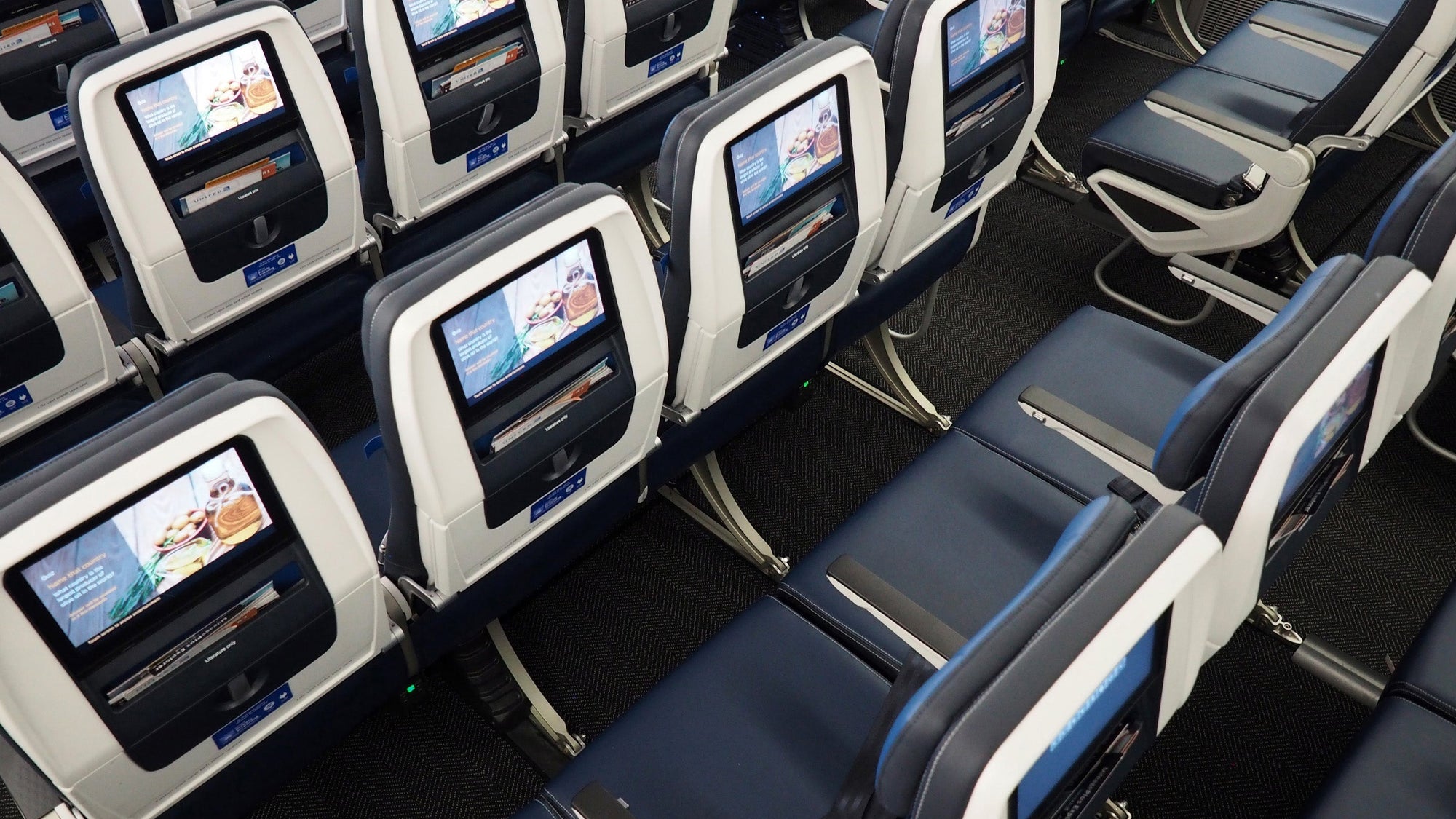 United 777-200 Retrofit Tour Polaris Economy