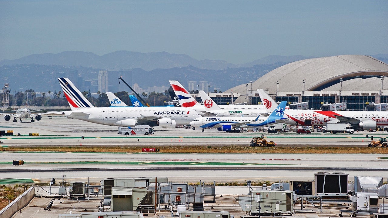 Is It Better to Book a Round-Trip or Two One-Way Award Flights? - The  Points Guy