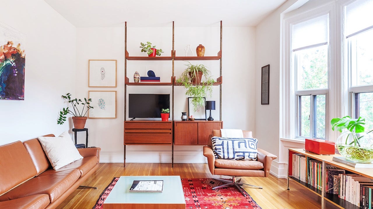 Airbnb_Home_House_Courtesy-Airbnb_Toronto_17302790_livingroom