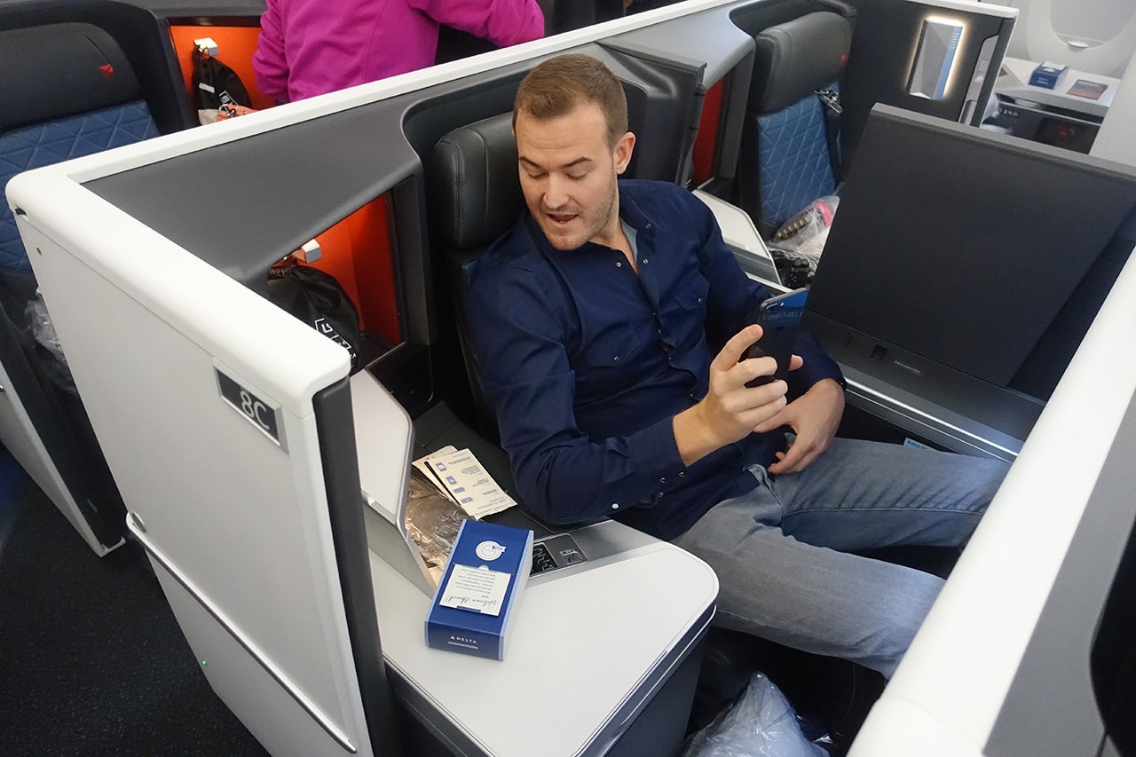 TPG settles in to Delta One Suites aboard an Airbus A350-900