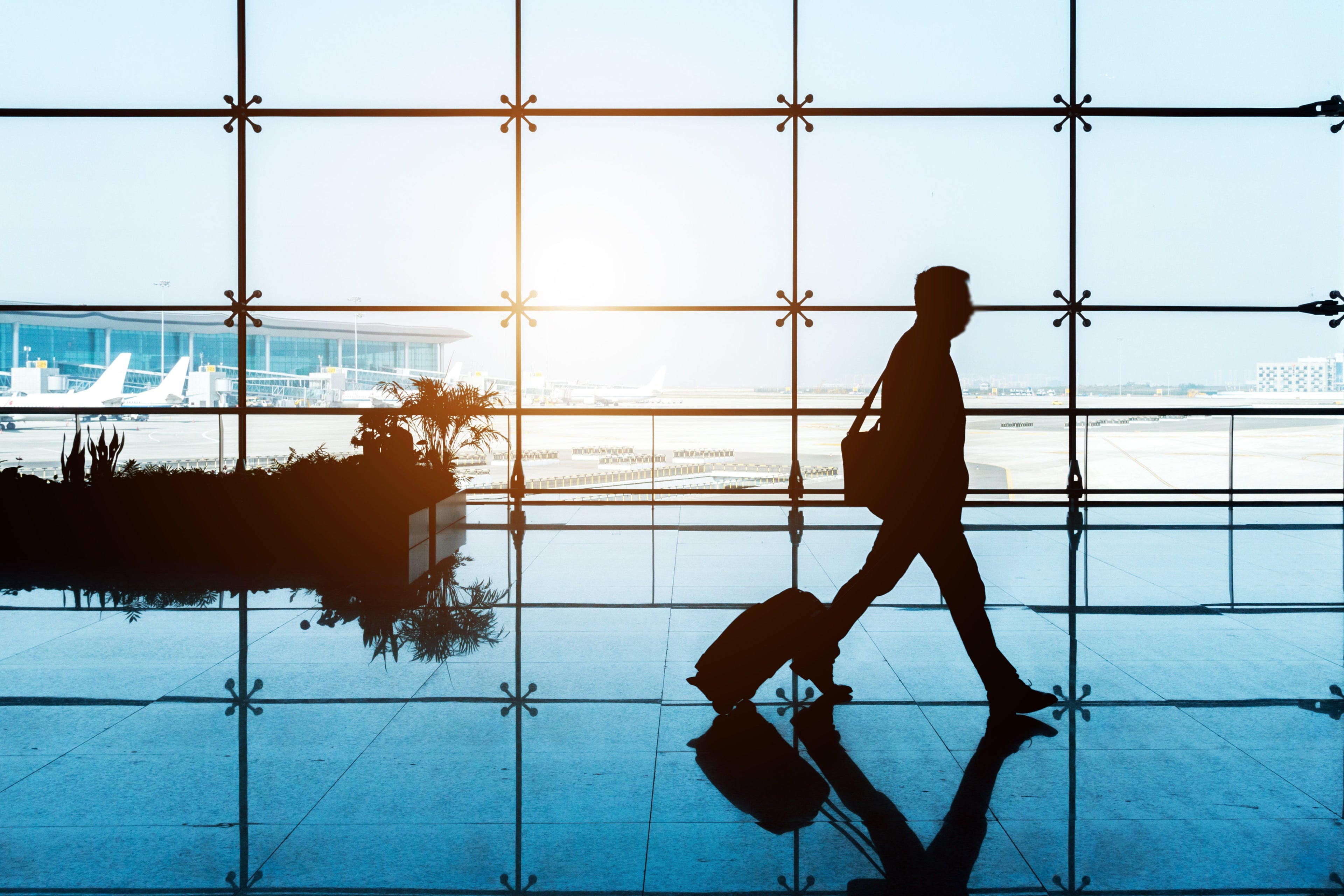 The best cards for travelers in the Amex and Chase lineups offer great bonuses and great redemption options. Image by DuKai photographer / Getty Images