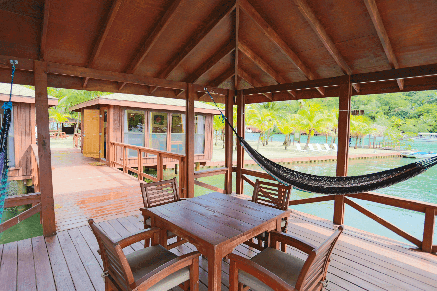 Anthony's Keys Resort in Dallas/Fort Worth to Roatán, Hondouras