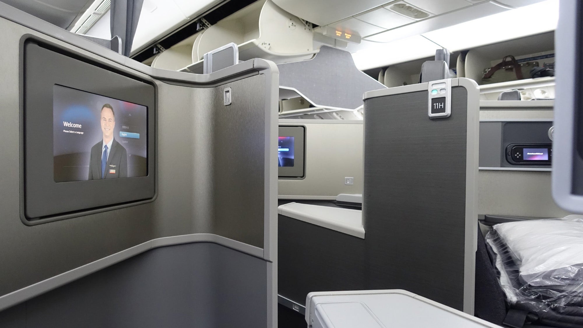 AA 777-200 Business Class Review ZH