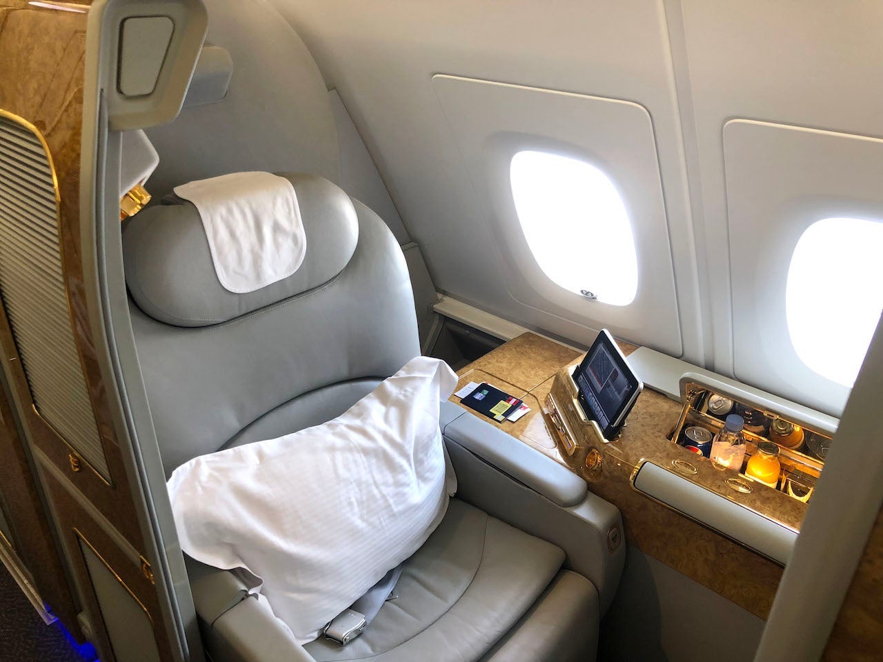 The Ultimate Guide to Emirates First Class - The Points Guy