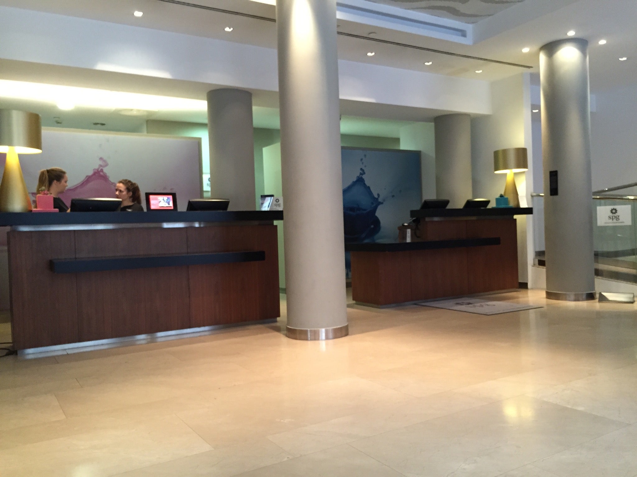 Le Méridien Barcelona check-in desk