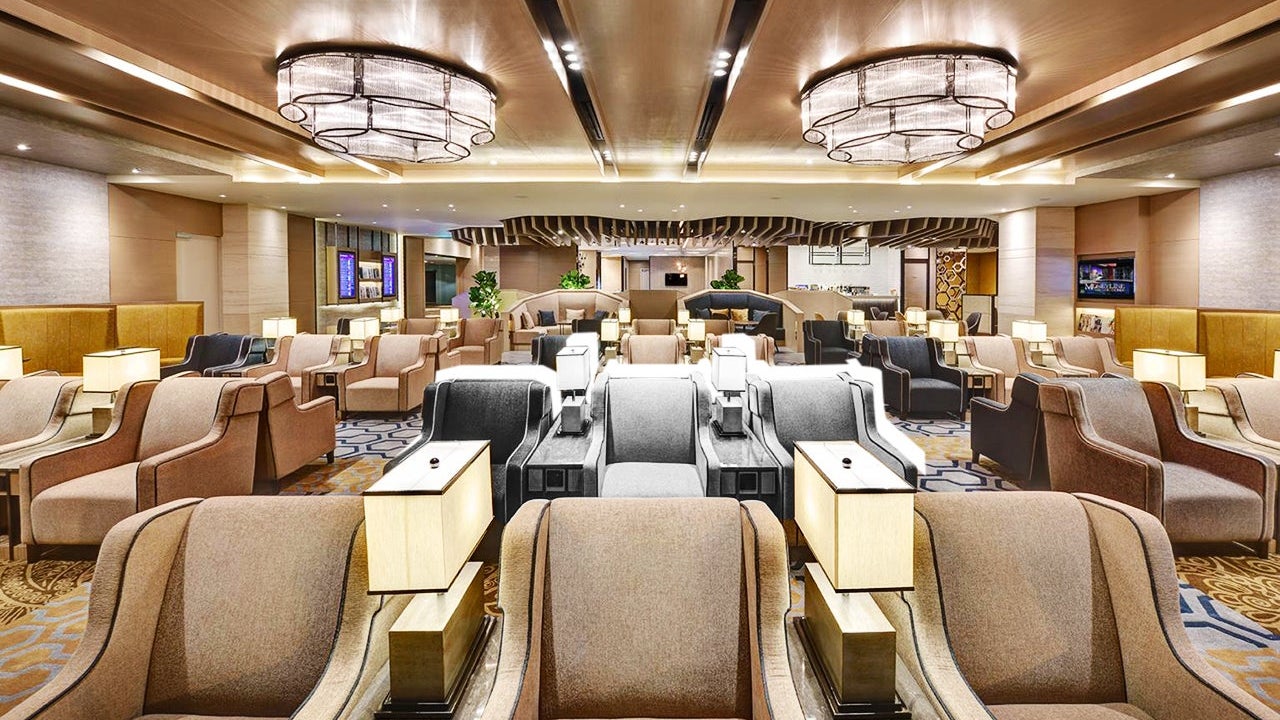 Plaza-premium-lounge-SIN-backpacker