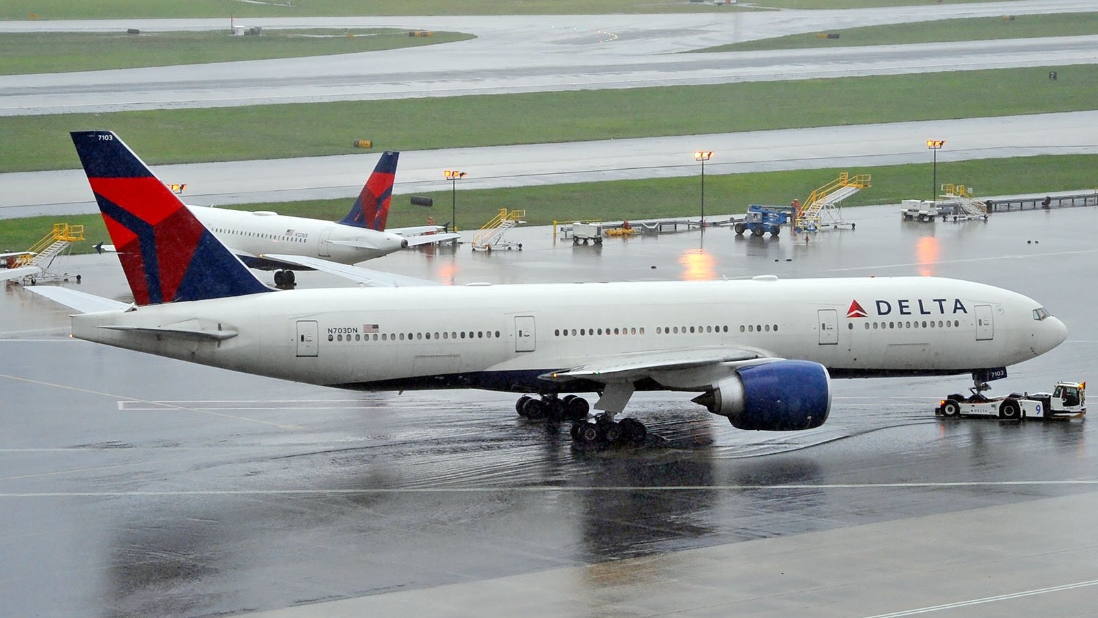Delta 777LR Atlanta airport