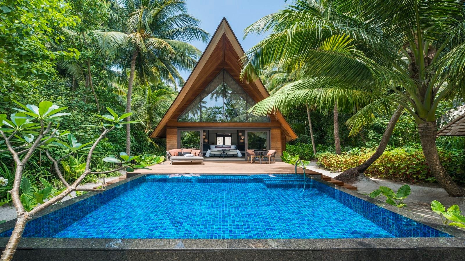 Photo courtesy of the St. Regis Maldives.