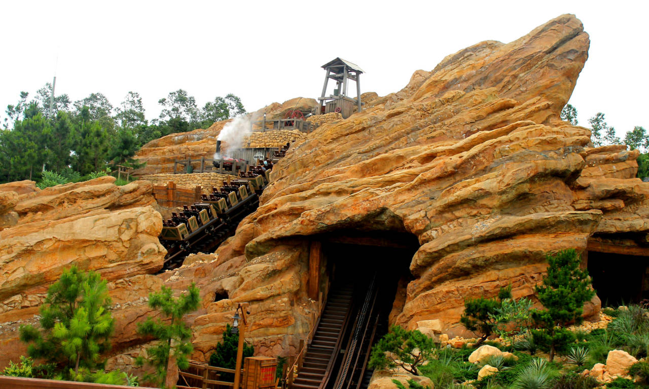 Grizzly Gulch in Hong Kong Disneyland. Photo by Loren Javier/Flickr