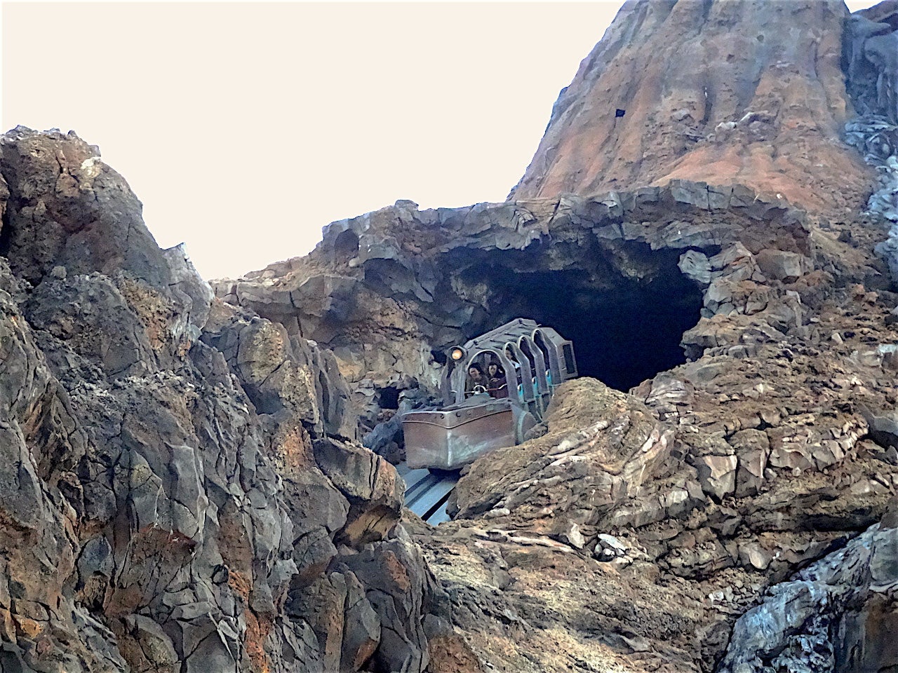 Journey to the Center of the Earth in Tokyo Disney. (Photo by Freddo/Wikimedia Commons)