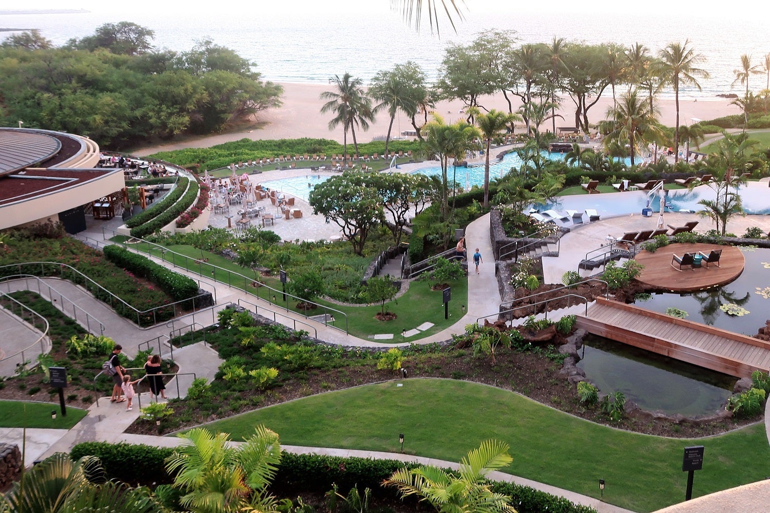 Both the pool-side Naupaka and upper-floor Meridia restaurants have good views facing the sunset.