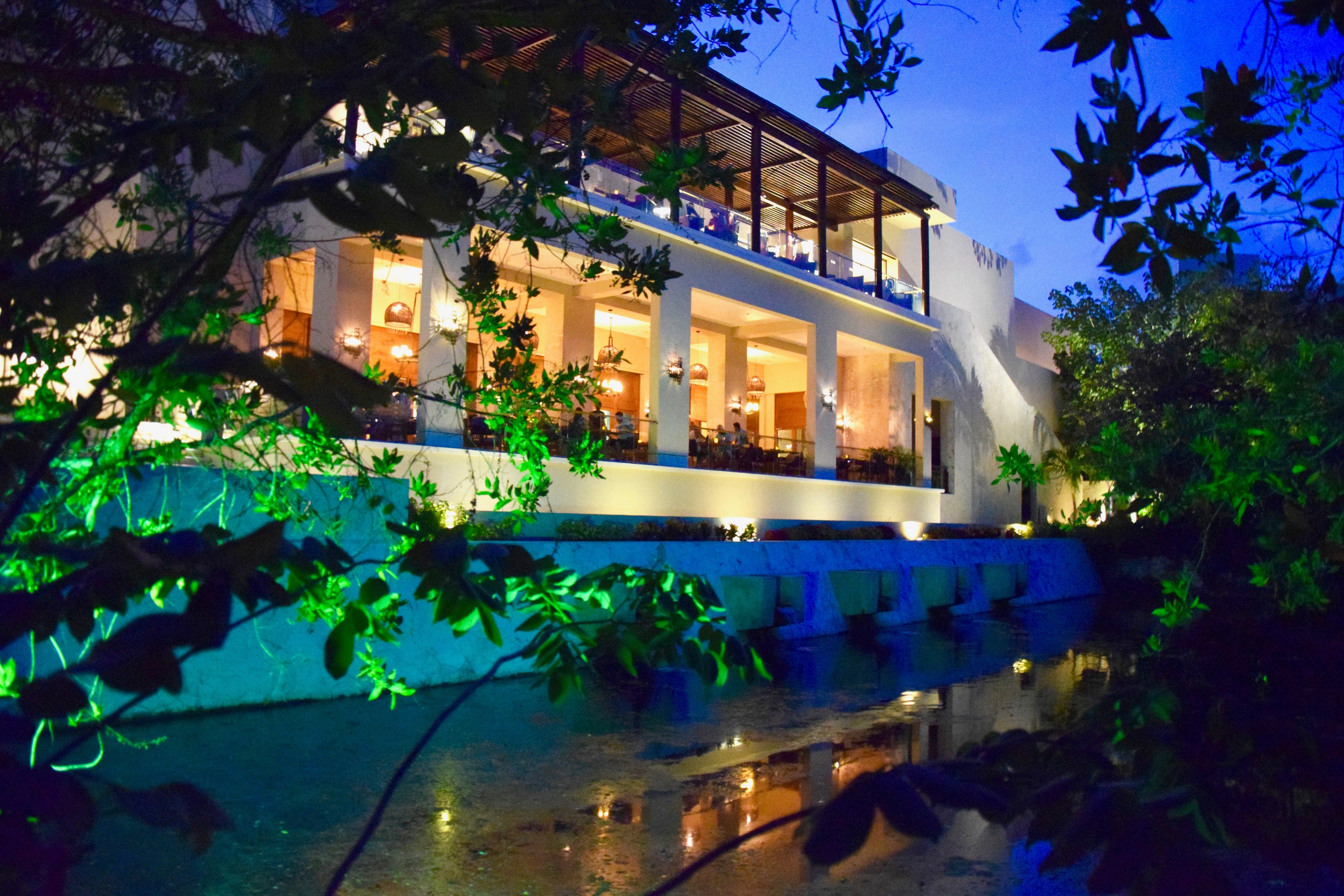 Fairmont Mayakoba lobby and restaurant
