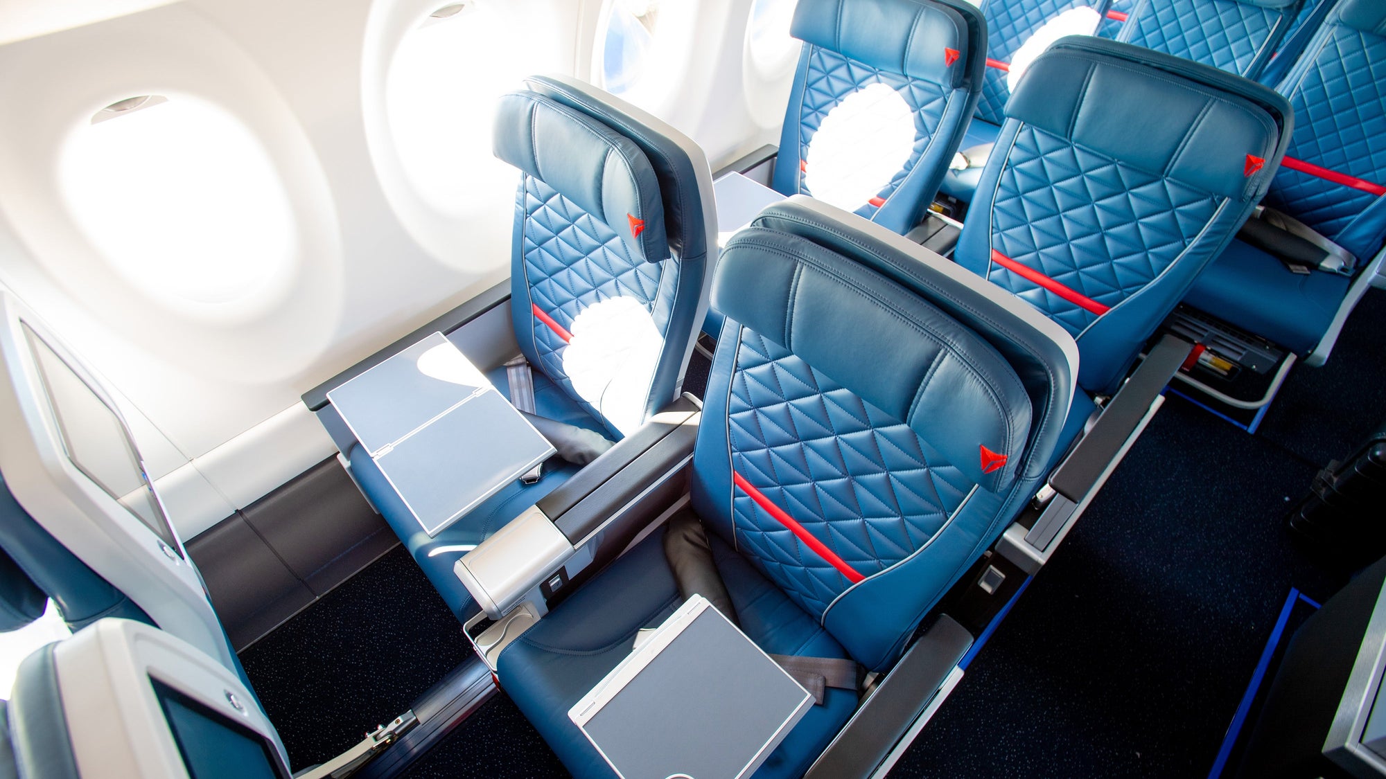 Delta-First-Airbus-A220-Cabin-Interior-Photos-309