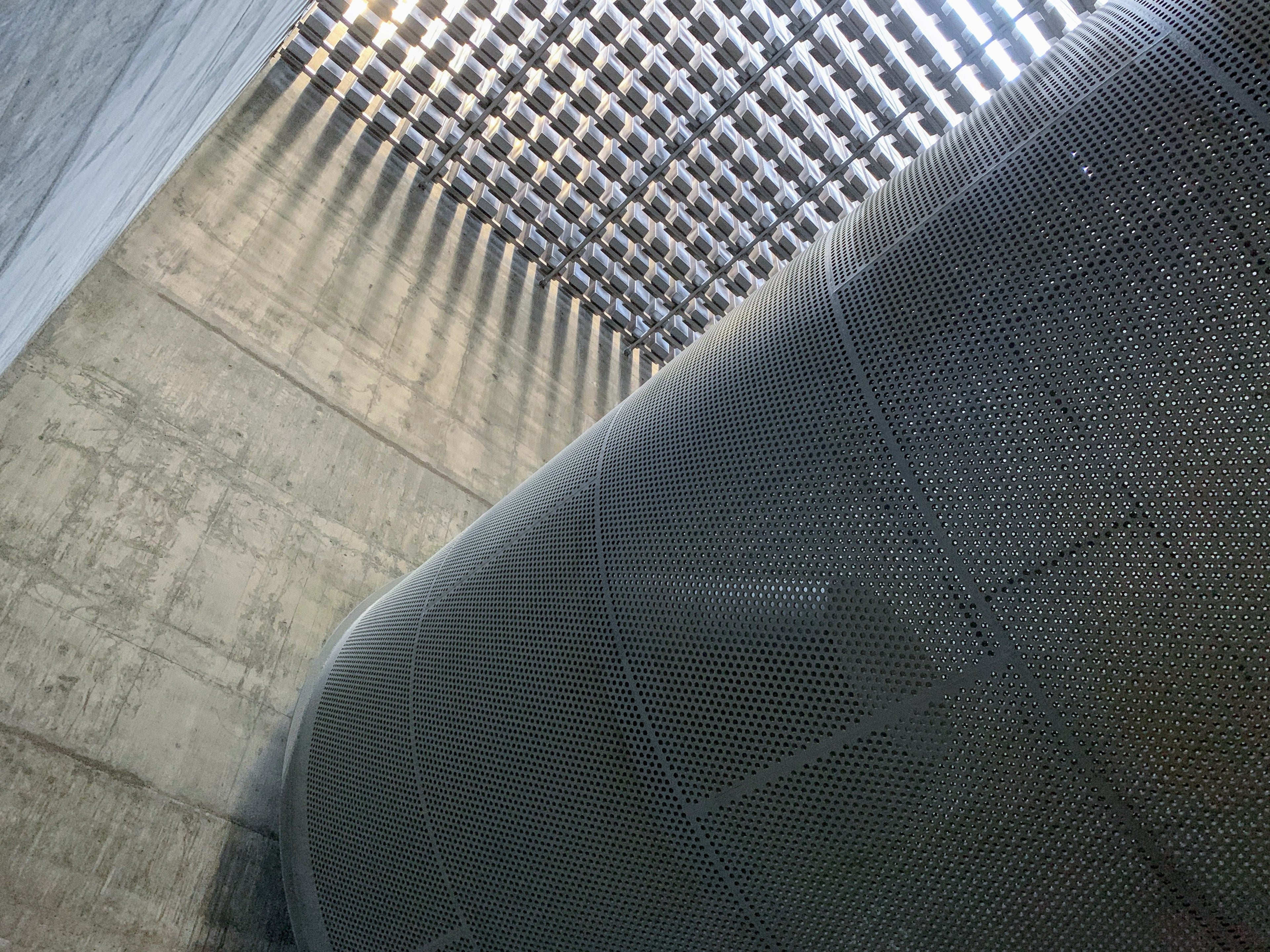An inescapable room in a science fiction film? Or a part of Delta's largest test cell? (Photo by Darren Murph / The Points Guy)