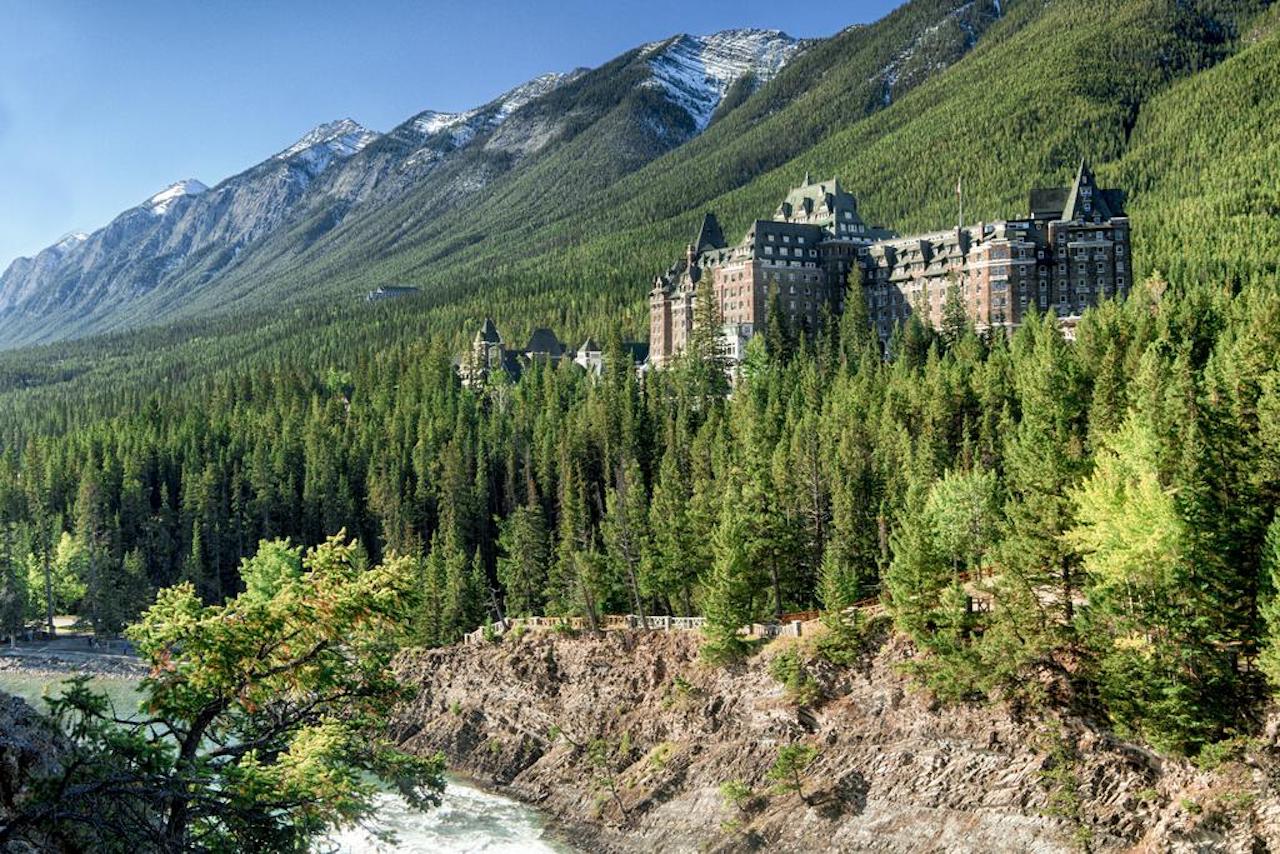 Why you should visit the Fairmont Banff Springs — but maybe skip spending  the night - The Points Guy, image size:1280x854