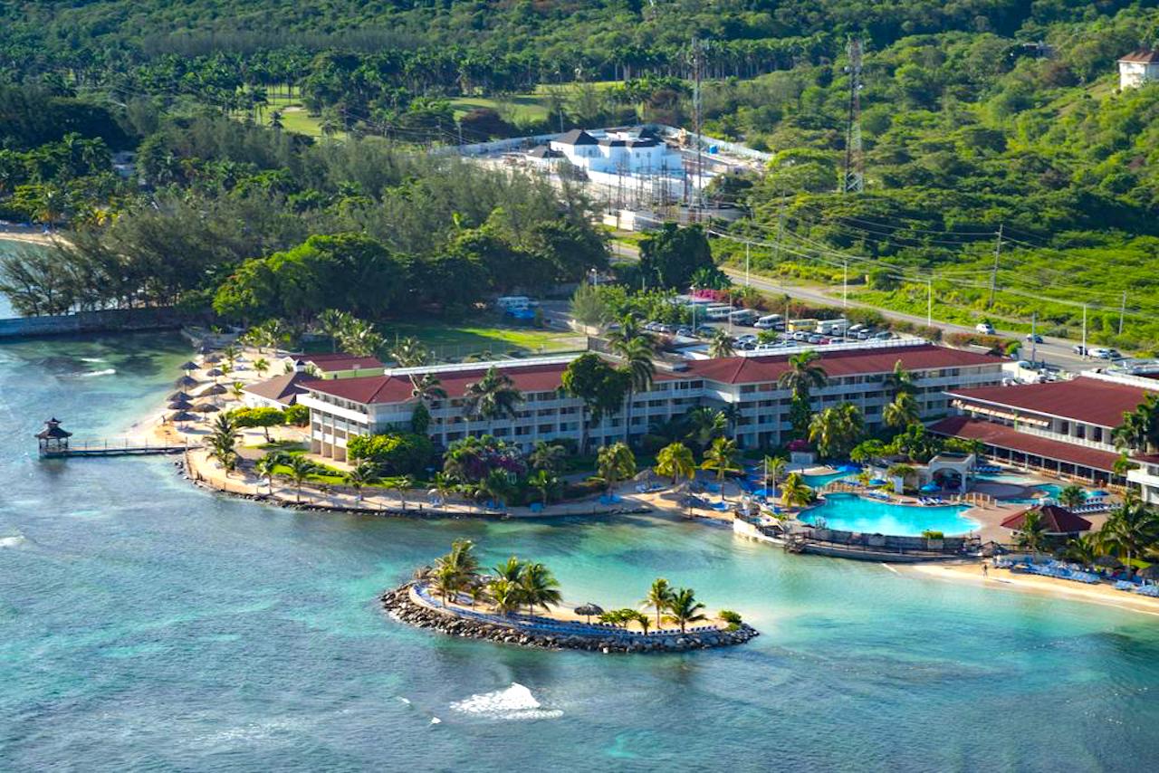 Holiday Inn Resort Montego Bay. Photo Courtesy of Holiday Inn Hotels.