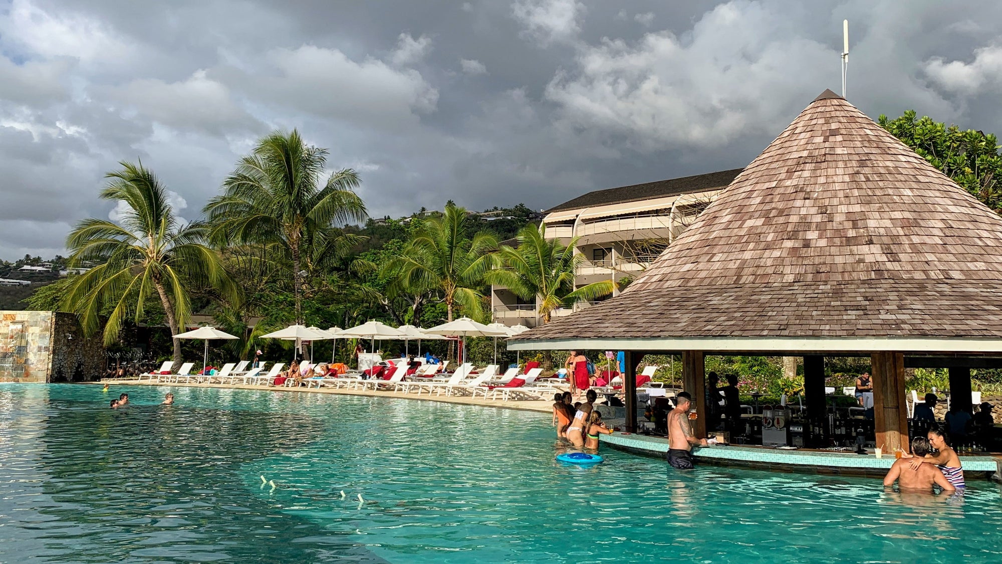 Manava Suites Resort Tahiti - sunset pool