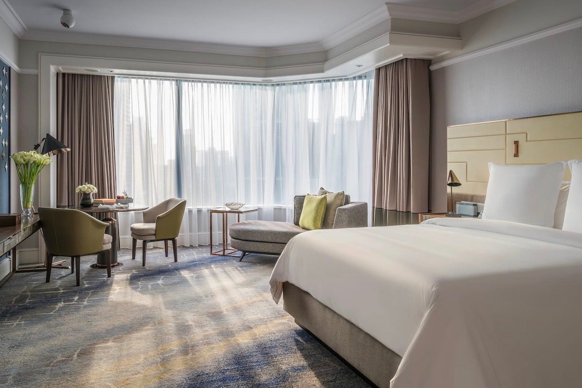 Photo courtesy of the Four Seasons Hotel Singapore.