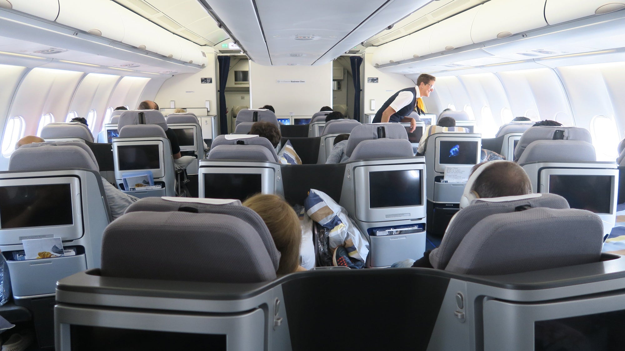 lufthansa-business-330-300x-cabin