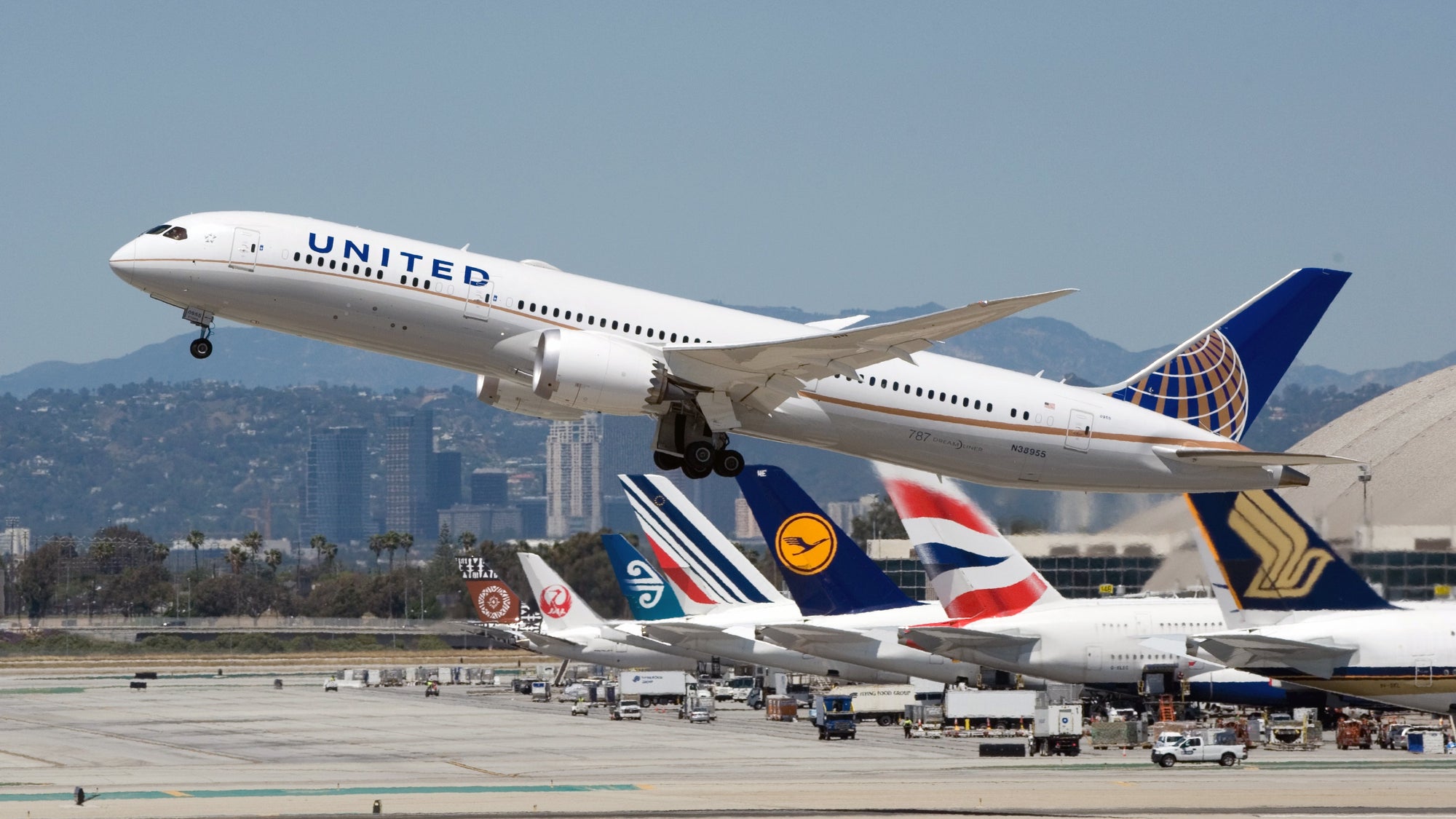 United Airlines 787-9 LAX