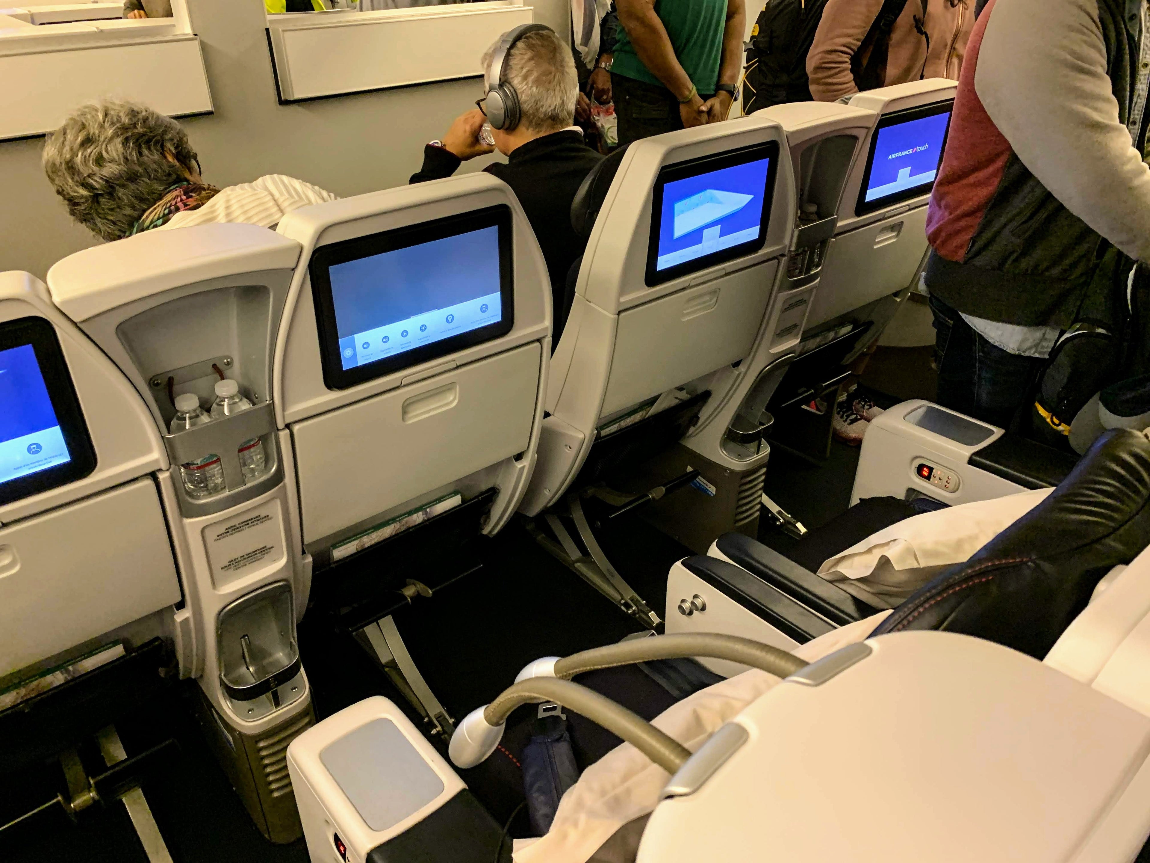 Air France Boeing 777-200 Premium Economy IFE screens middle row
