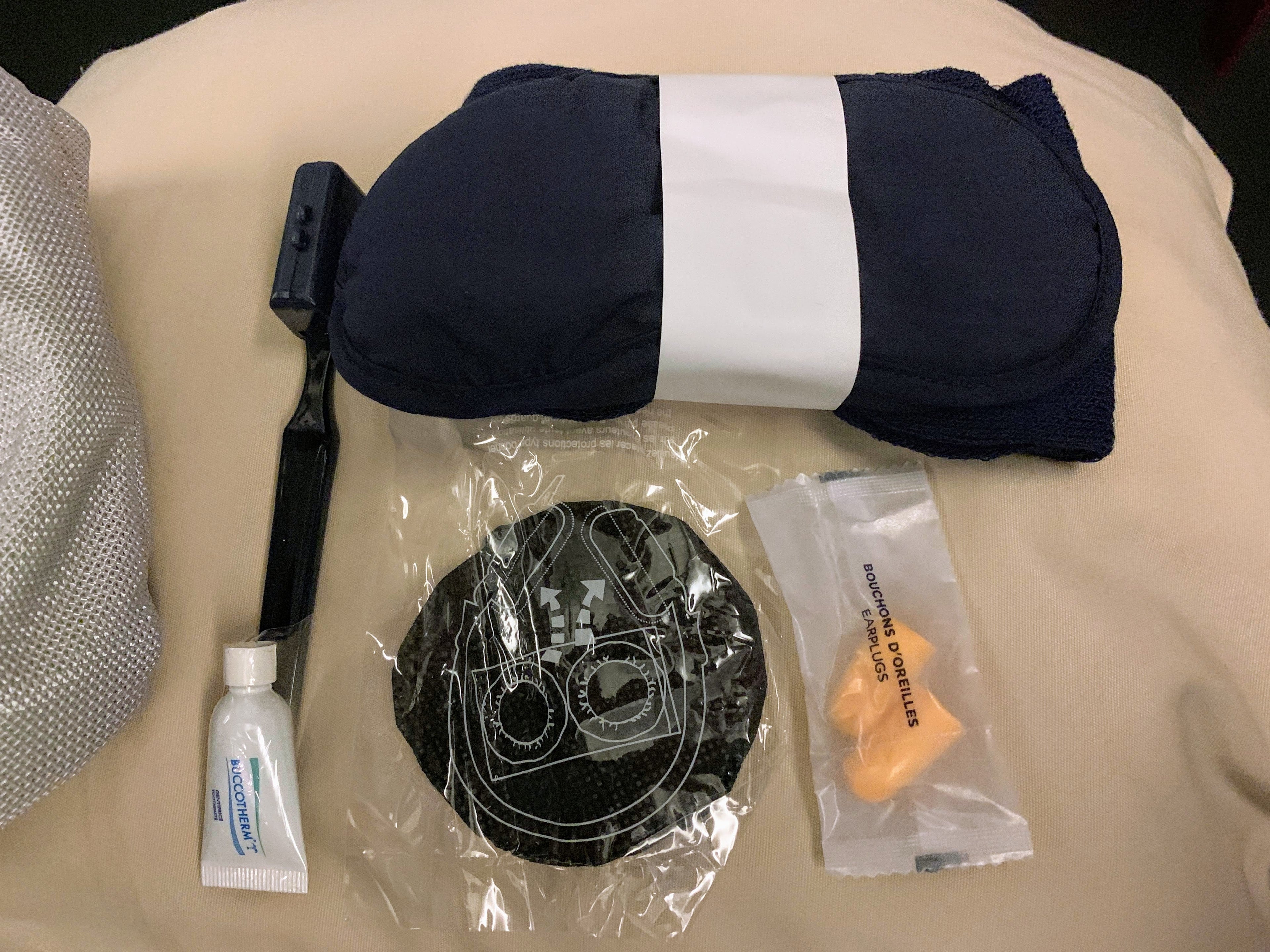 Air France Boeing 777-200 Premium Economy amenity bag spread
