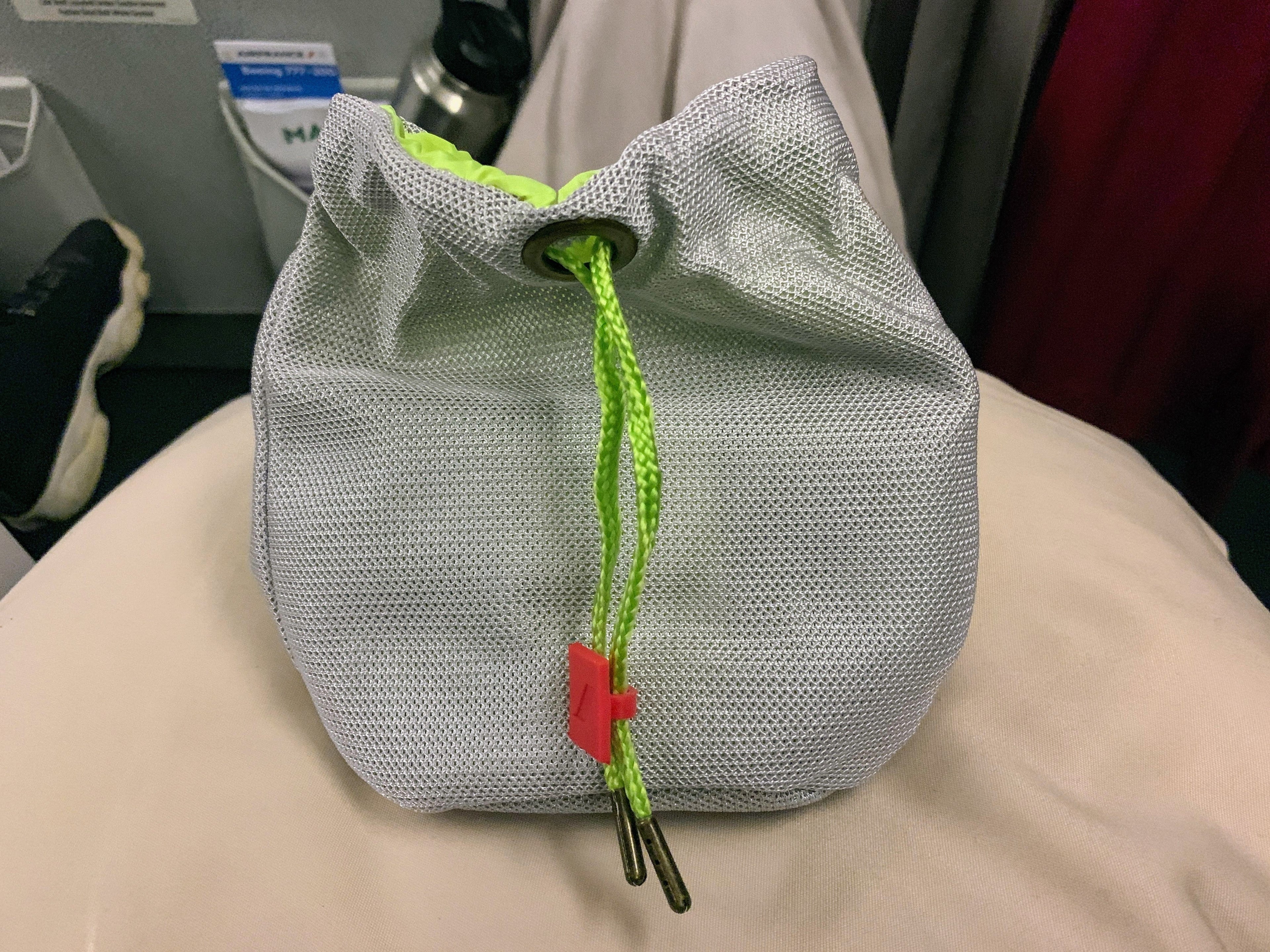 Air France Boeing 777-200 Premium Economy amenity bag