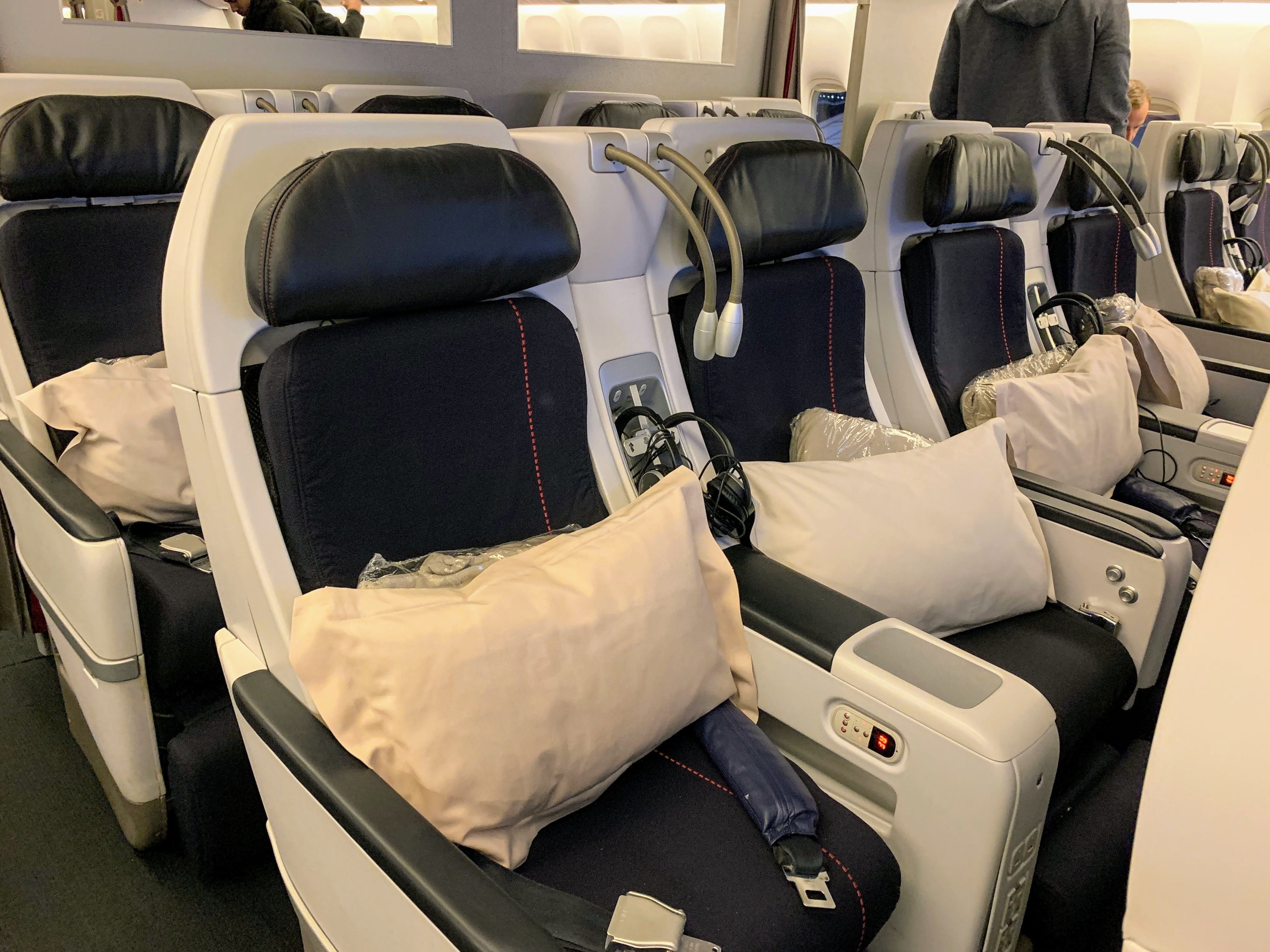 Air France Boeing 777-200 Premium Economy amenity kit