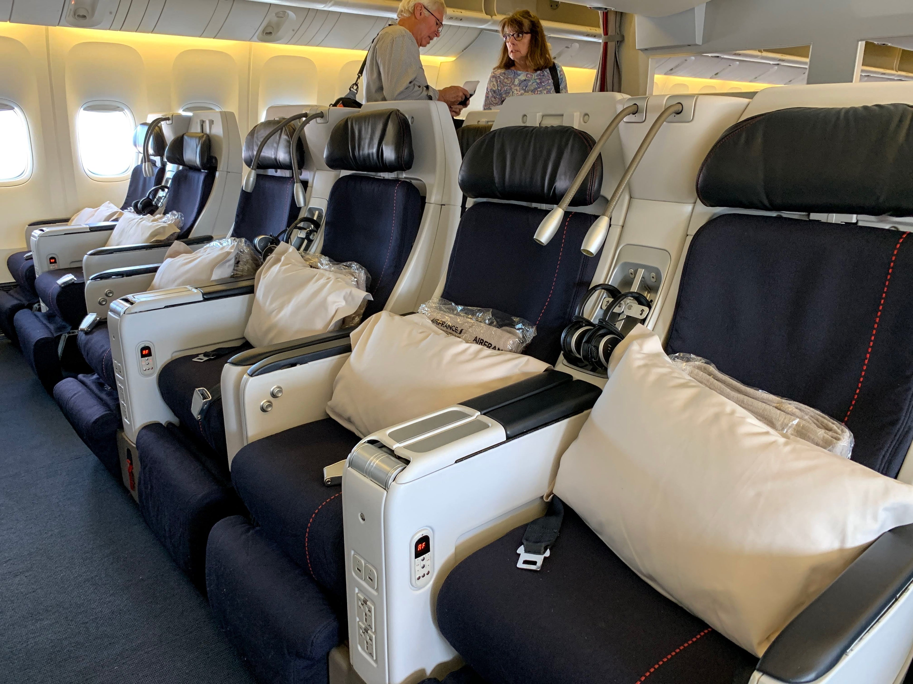 Air France Boeing 777-200 Premium Economy bulkhead row