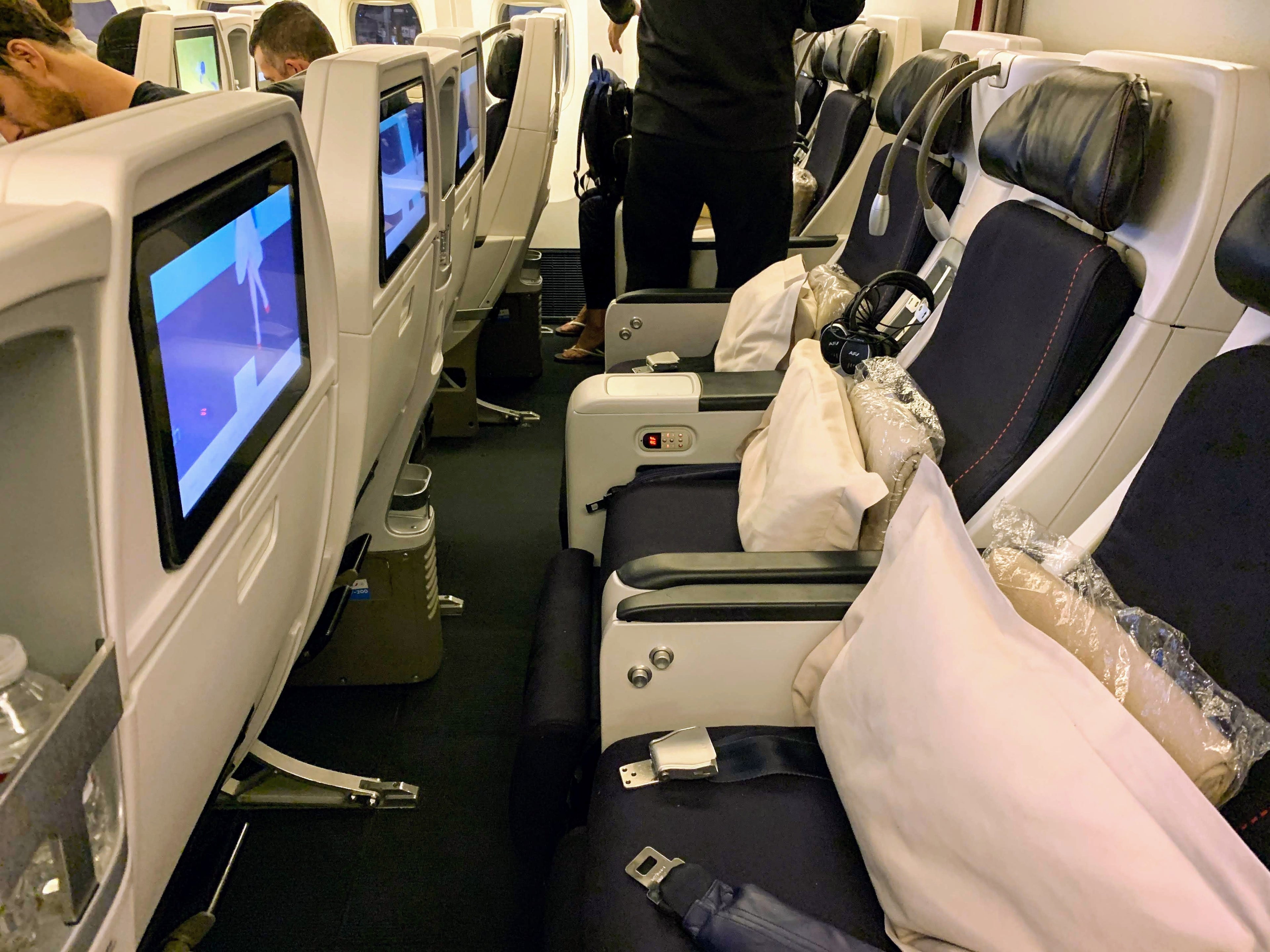 Air France Boeing 777-200 Premium Economy middle row