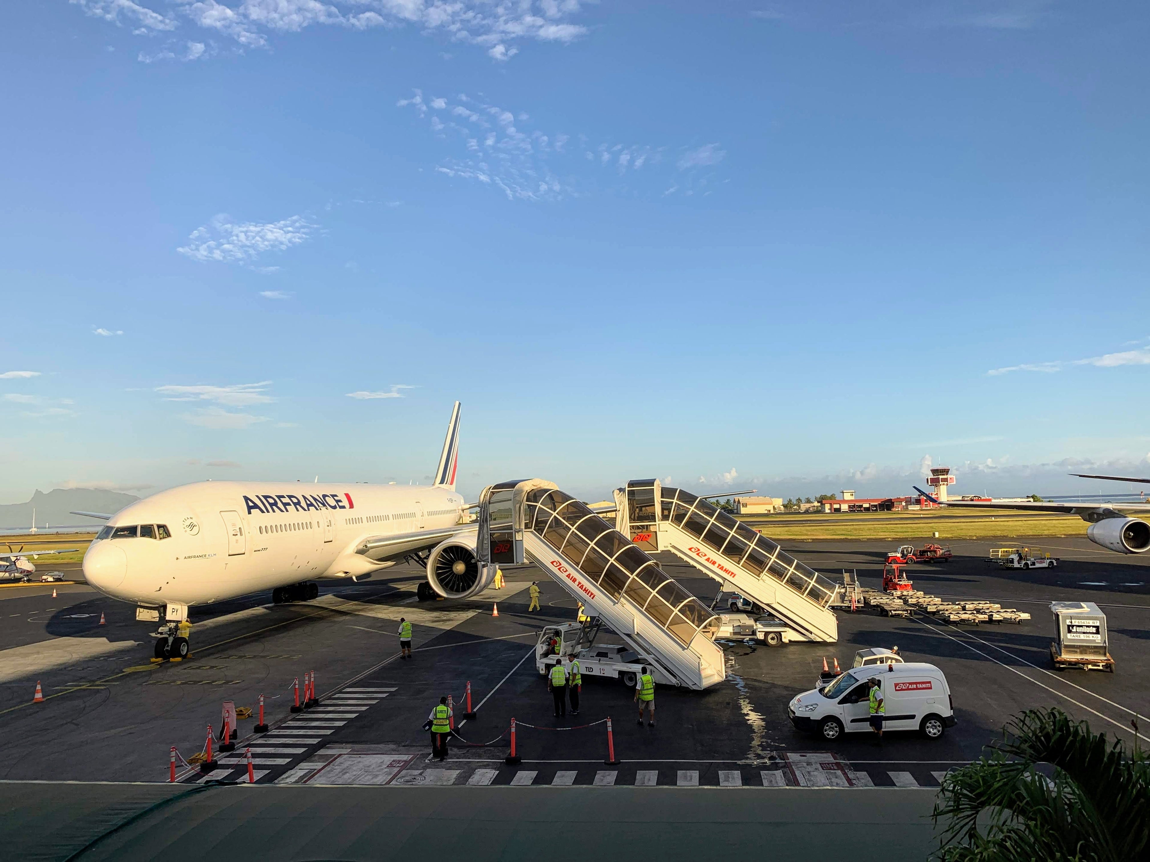 Air France Boeing 777 arriving into PPT from LAX