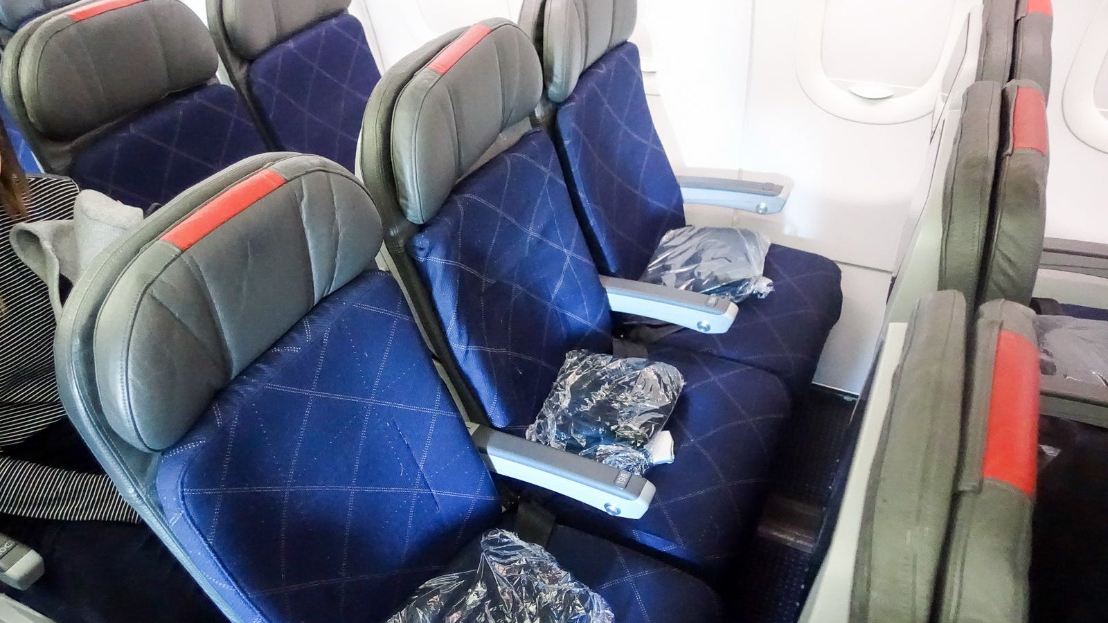 American Airlines Economy A321T_JFK-SFO_BDORSEY-7