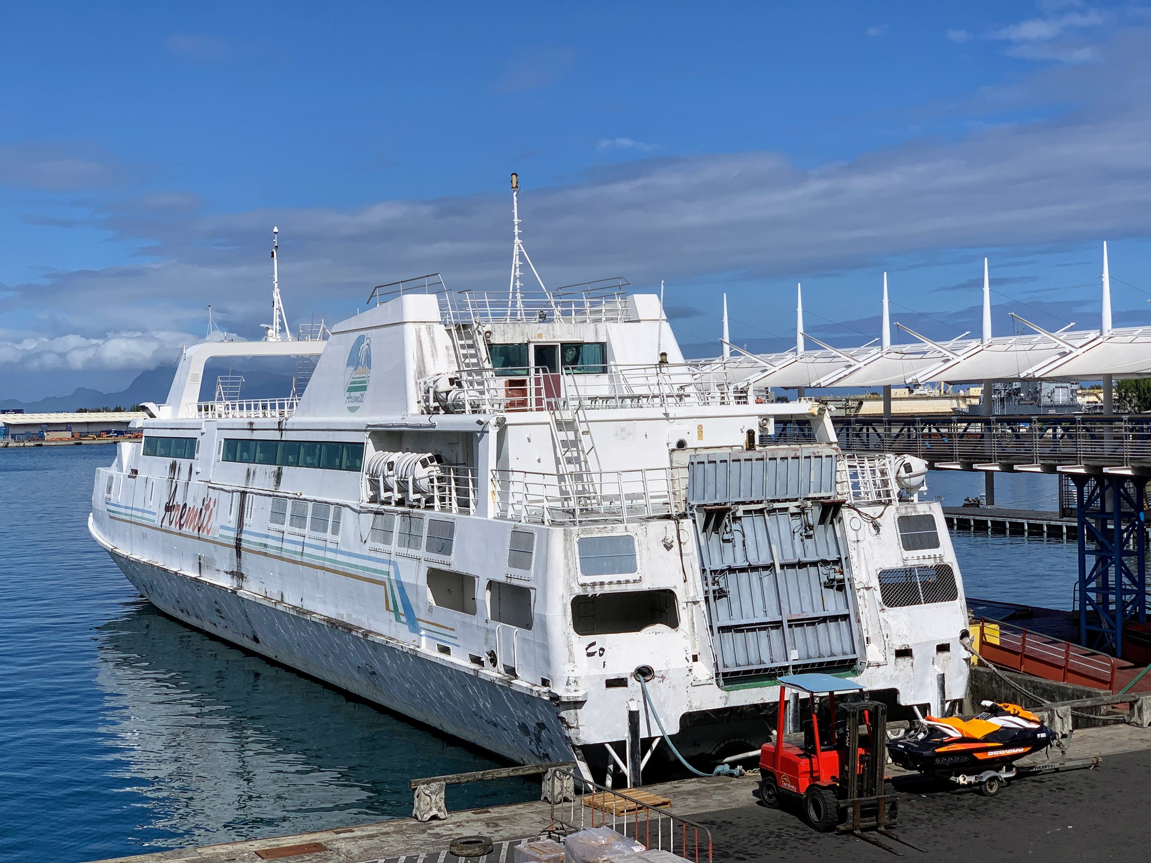 aremiti ferry Tahiti