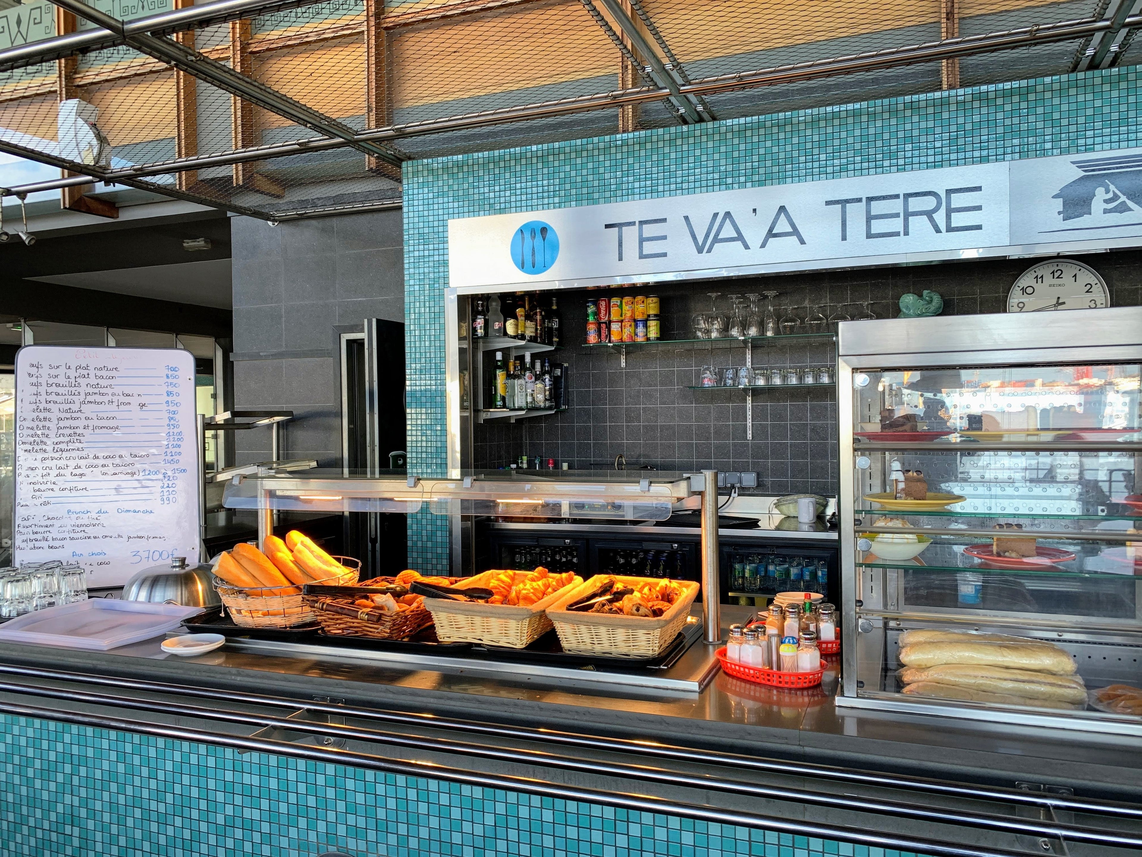 Tahiti ferry cafe