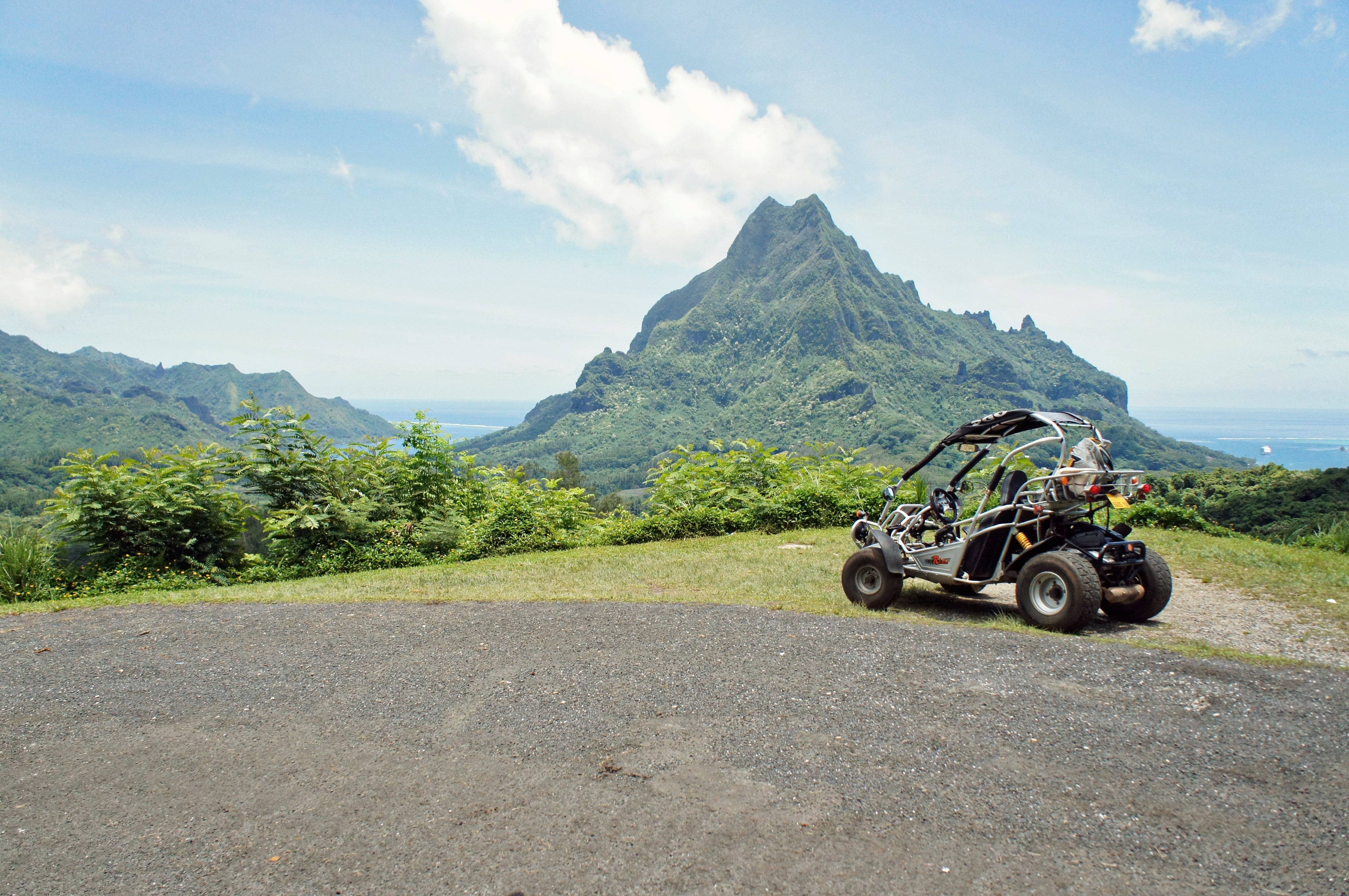 Exploring Moorea via buggy
