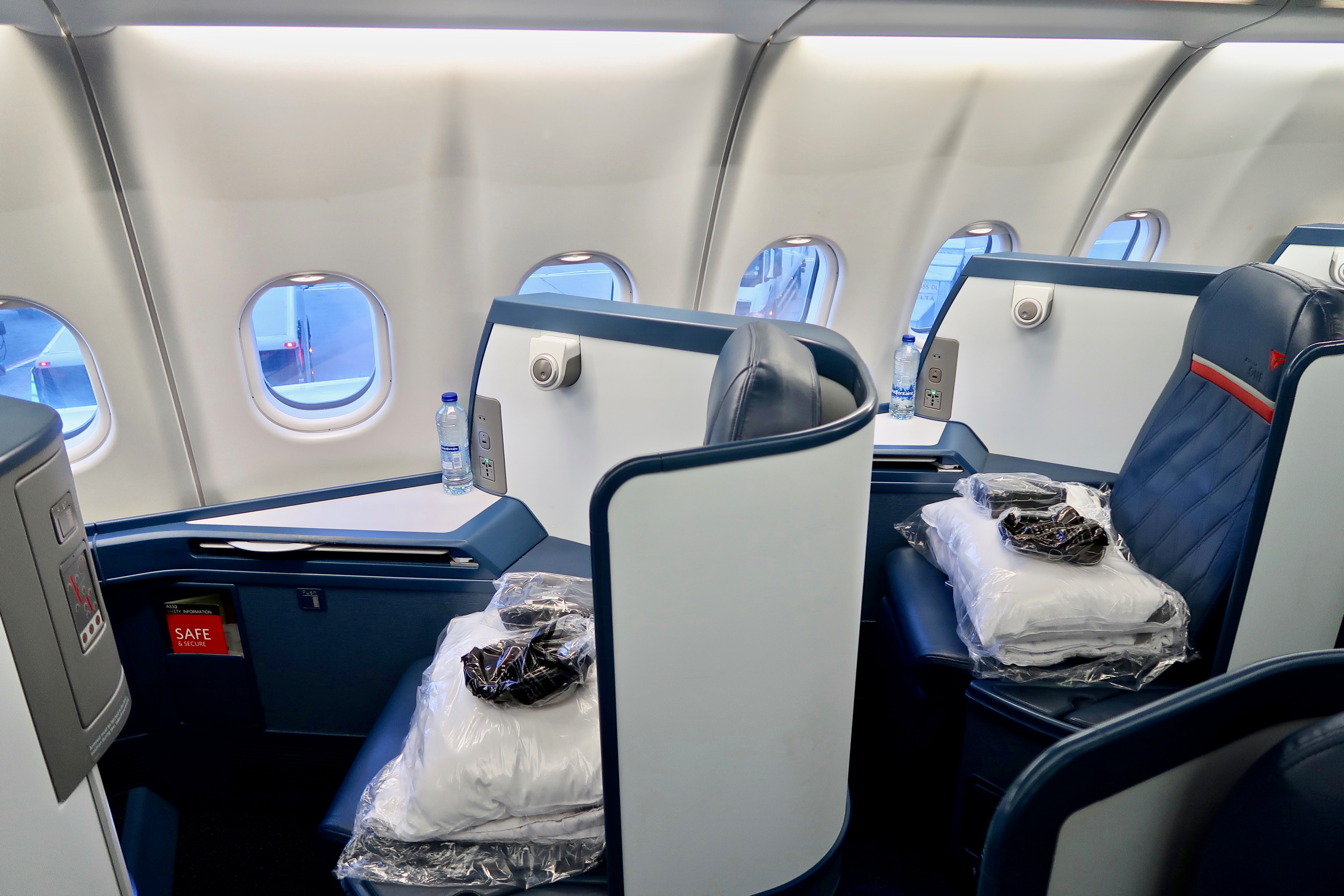 Delta One A330-300