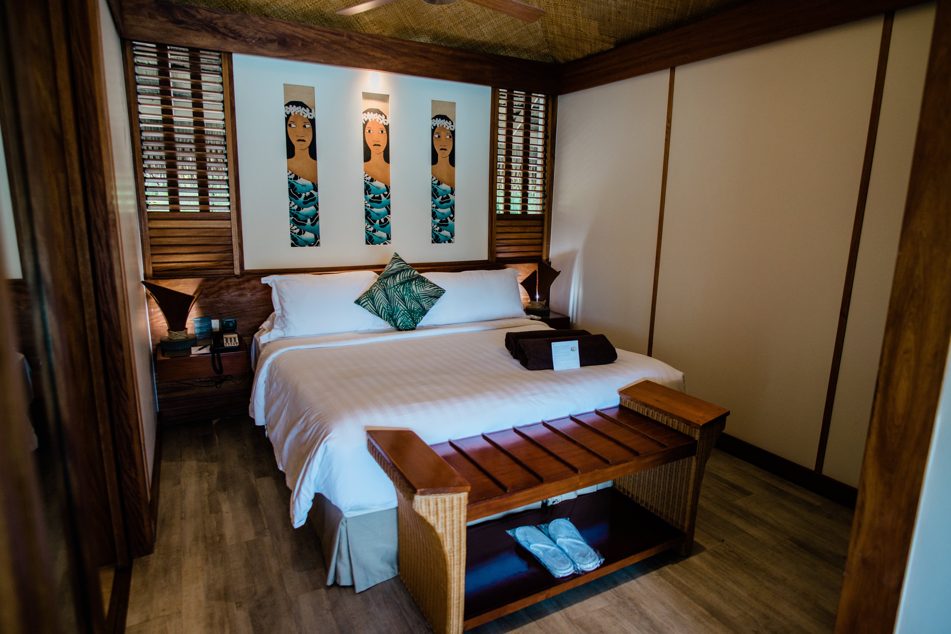 InterContinental Resort and Spa Moorea - beach bungalow bedroom