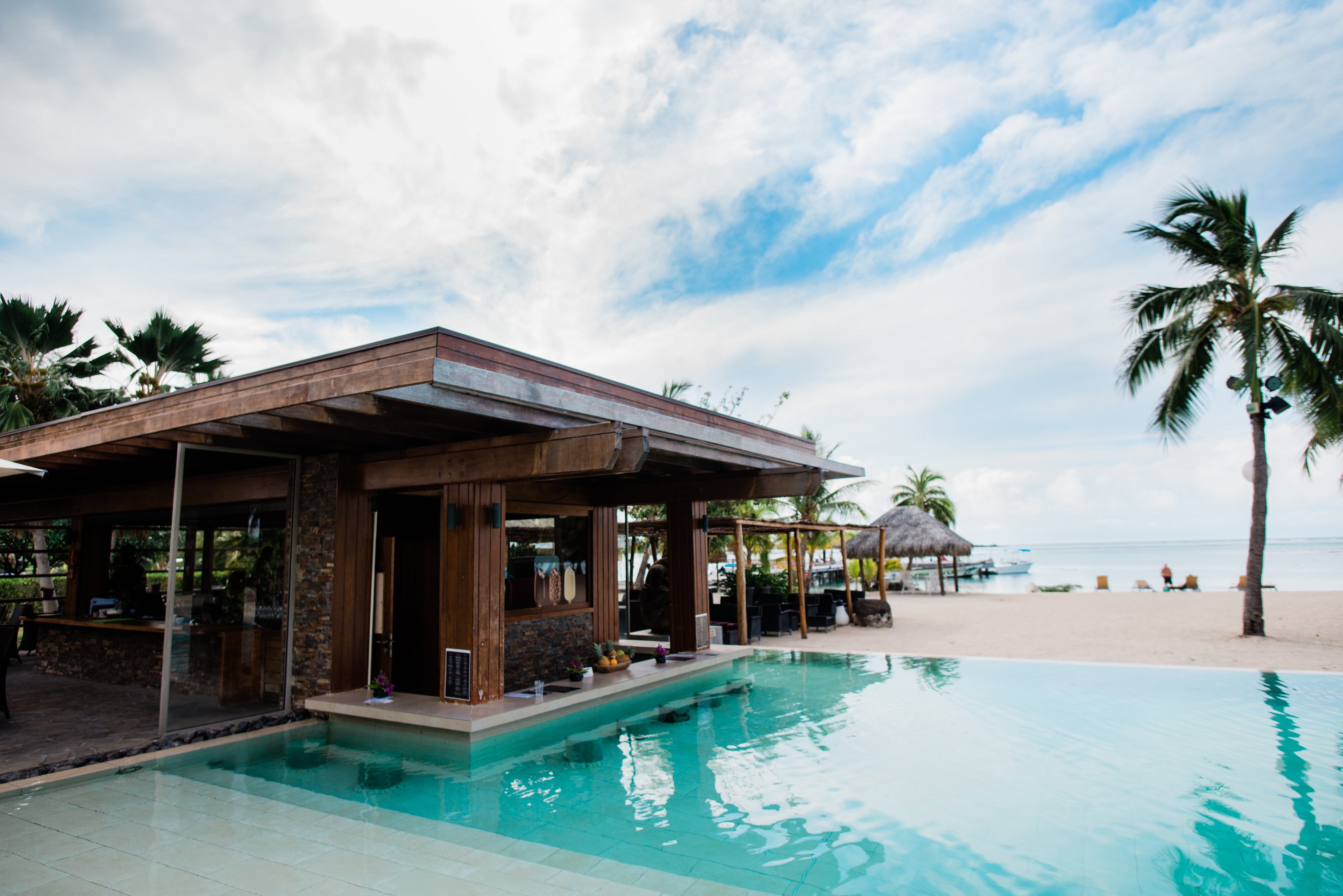 InterContinental Resort and Spa Moorea - swim-up bar