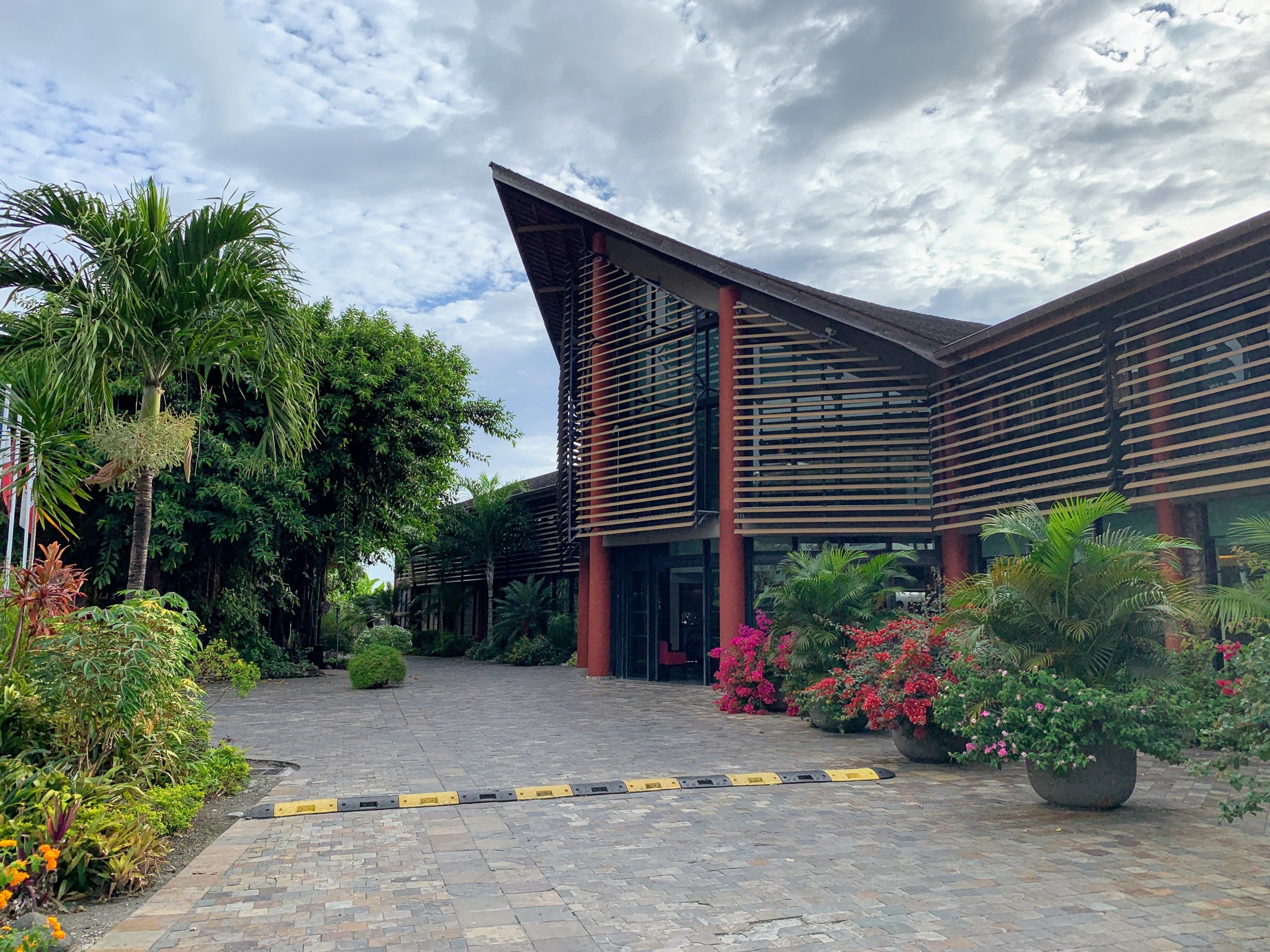Manava Suites Resort Tahiti - front entrance
