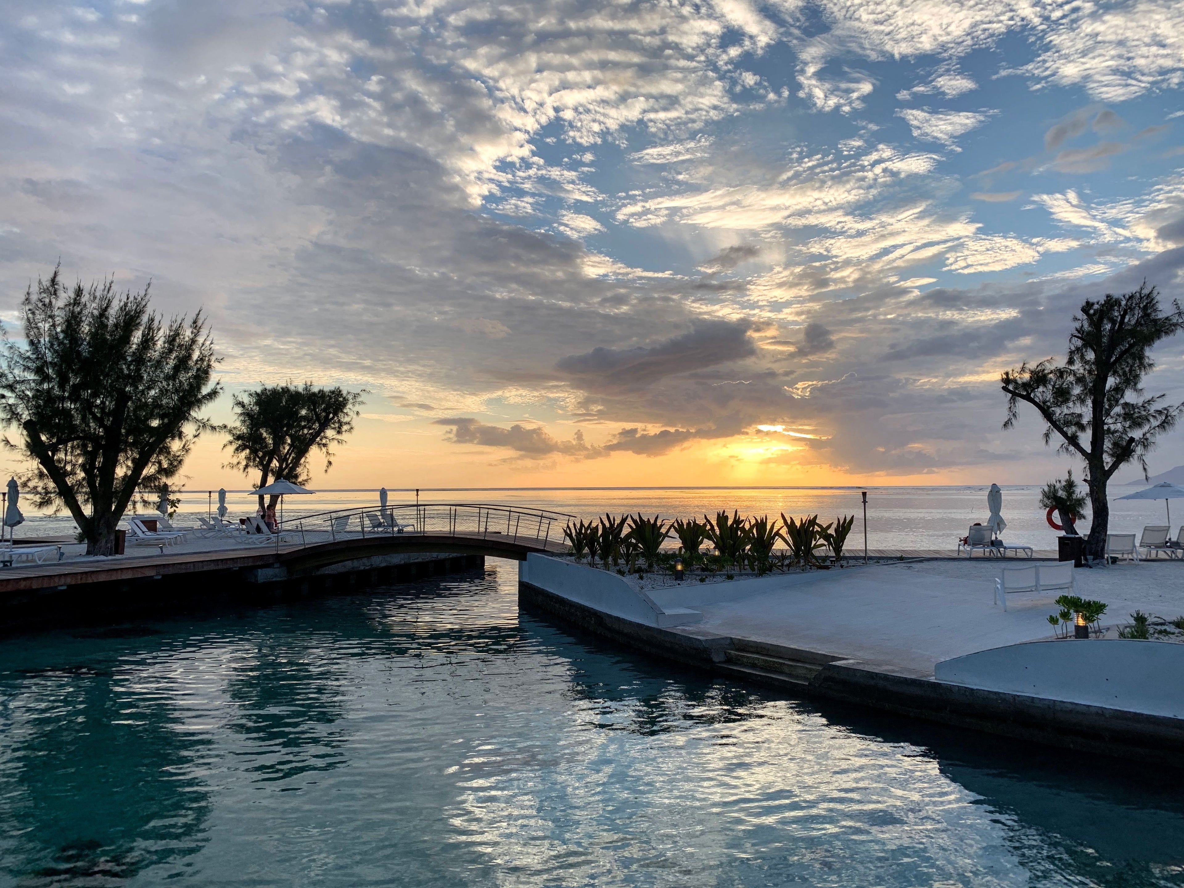 Manava Suites Resort Tahiti - sunset pool