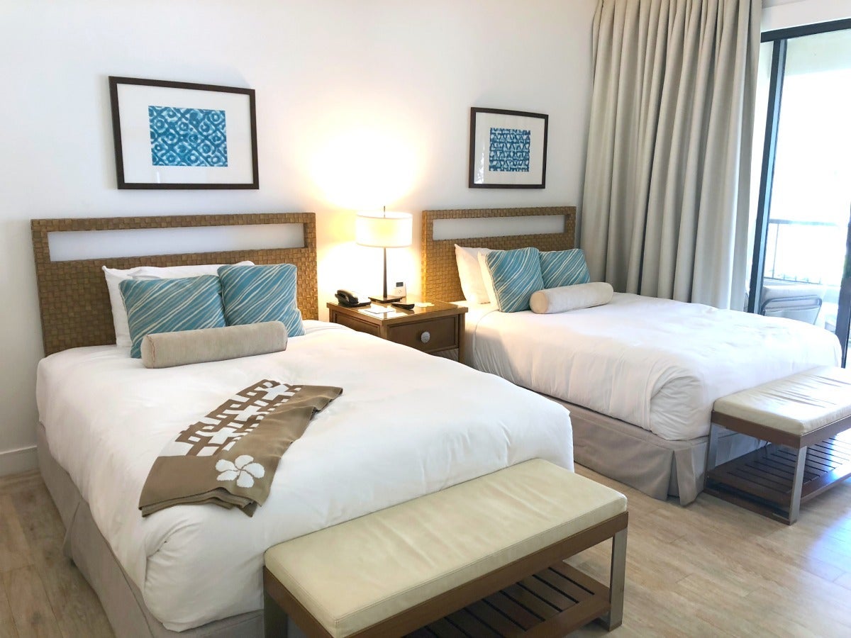 Mauna Kea Beach Hotel - Beachfront Two Queen Room