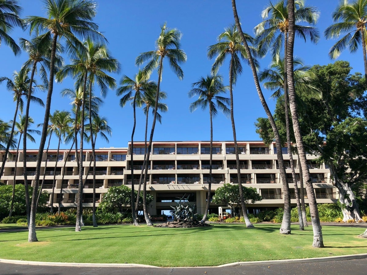 Mauna Kea Beach Hotel - Hotel Entrance