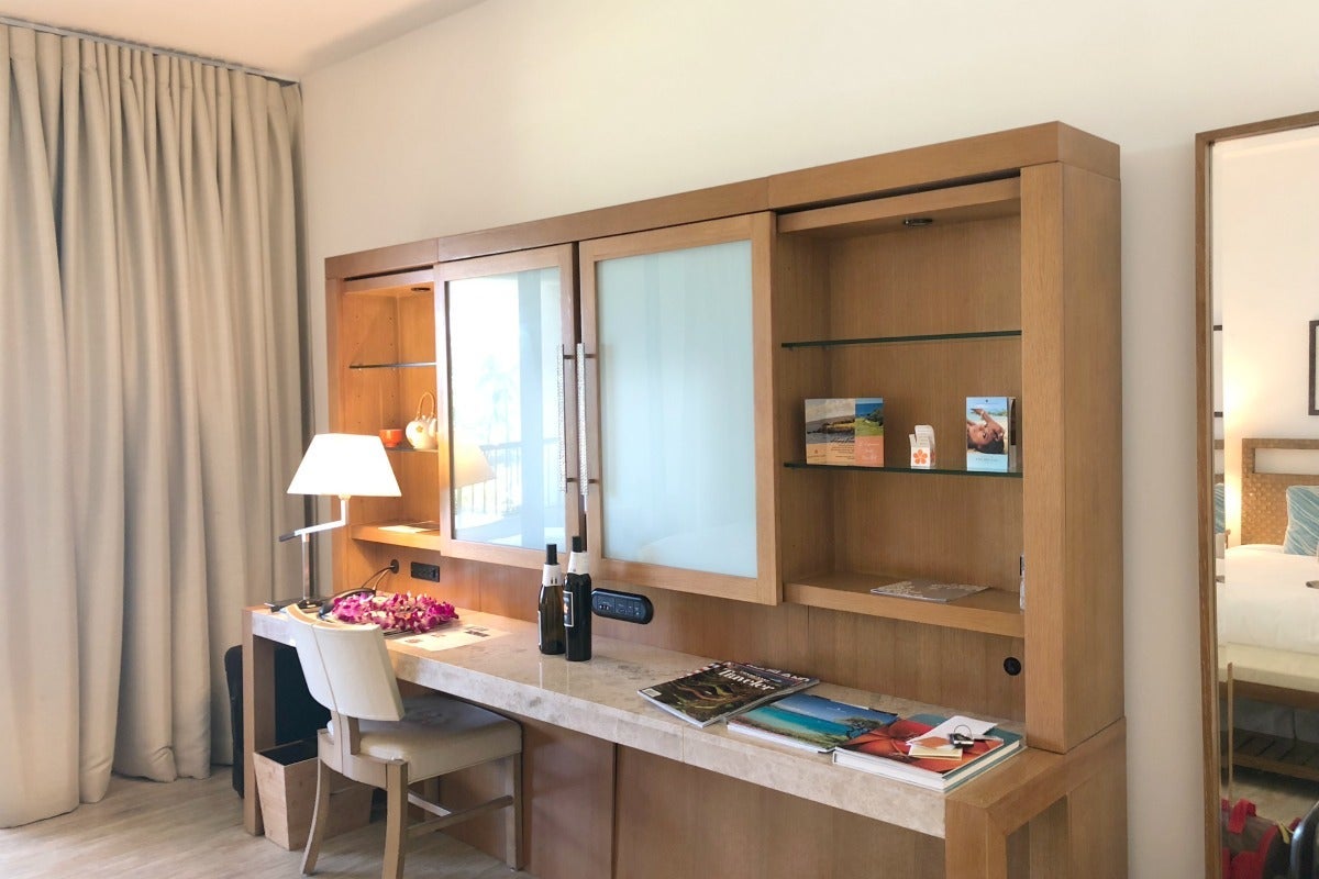 Mauna Kea Beach Hotel - Room Desk