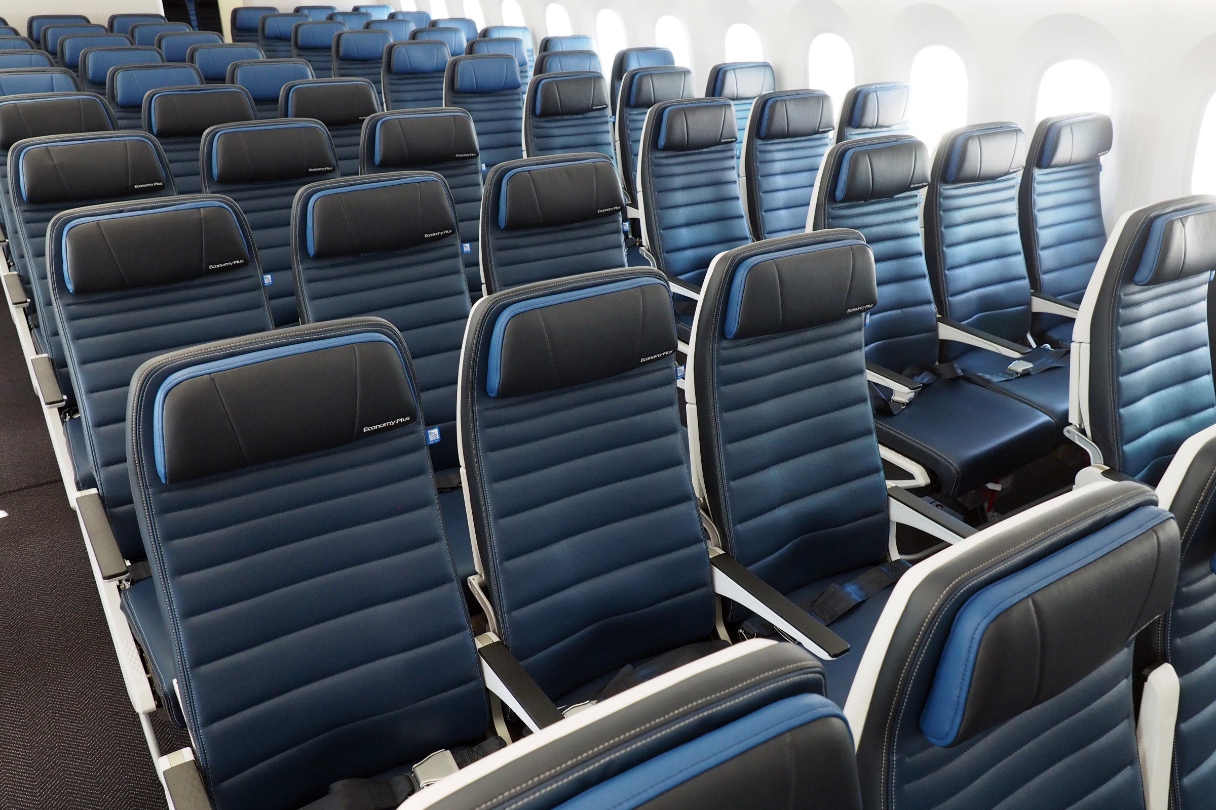 Coach class on a United 787-10 Dreamliner (Photo by Zach Honig/TPG)