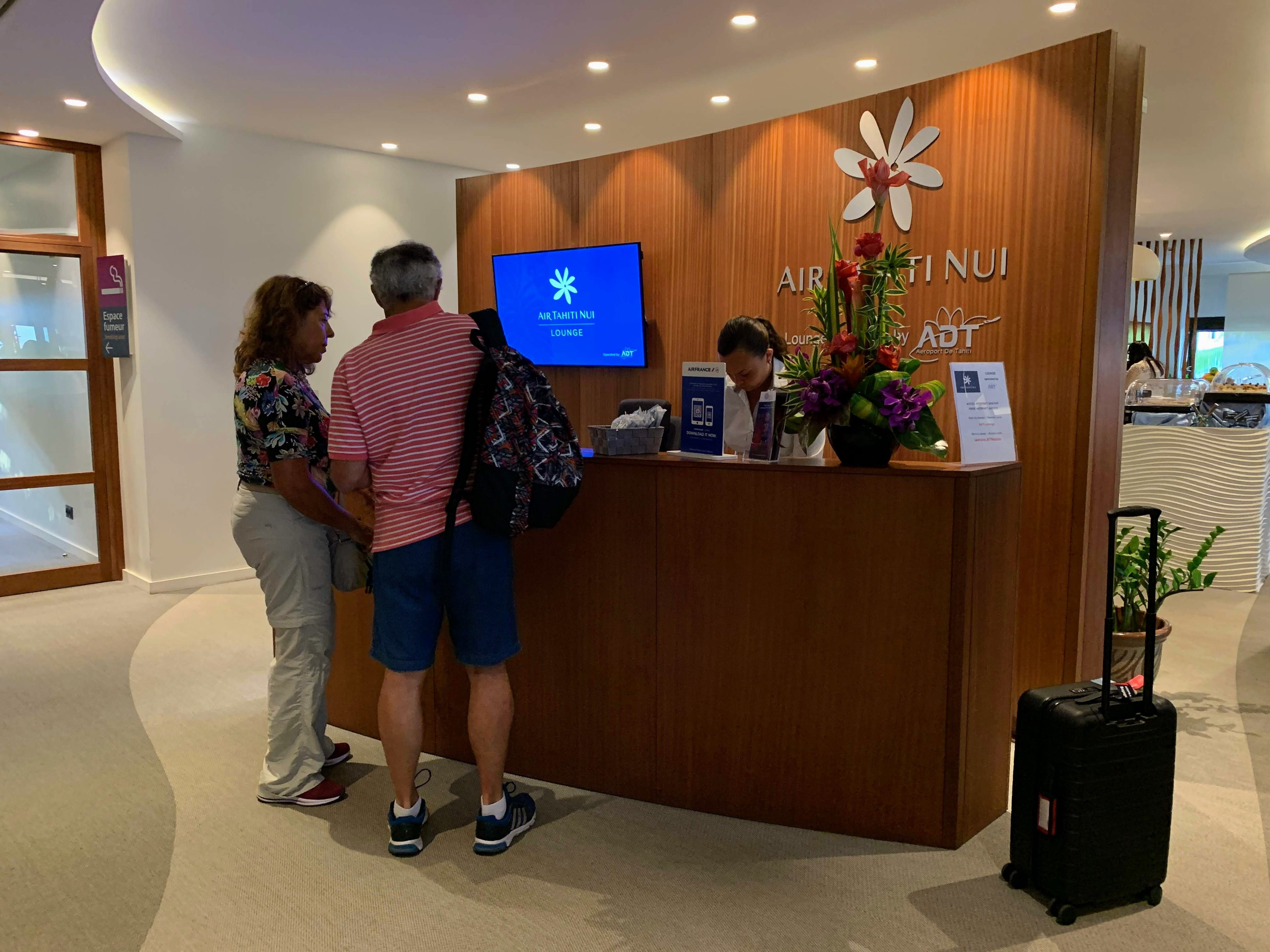 PPT Salon Lounge in Tahiti - check-in counter
