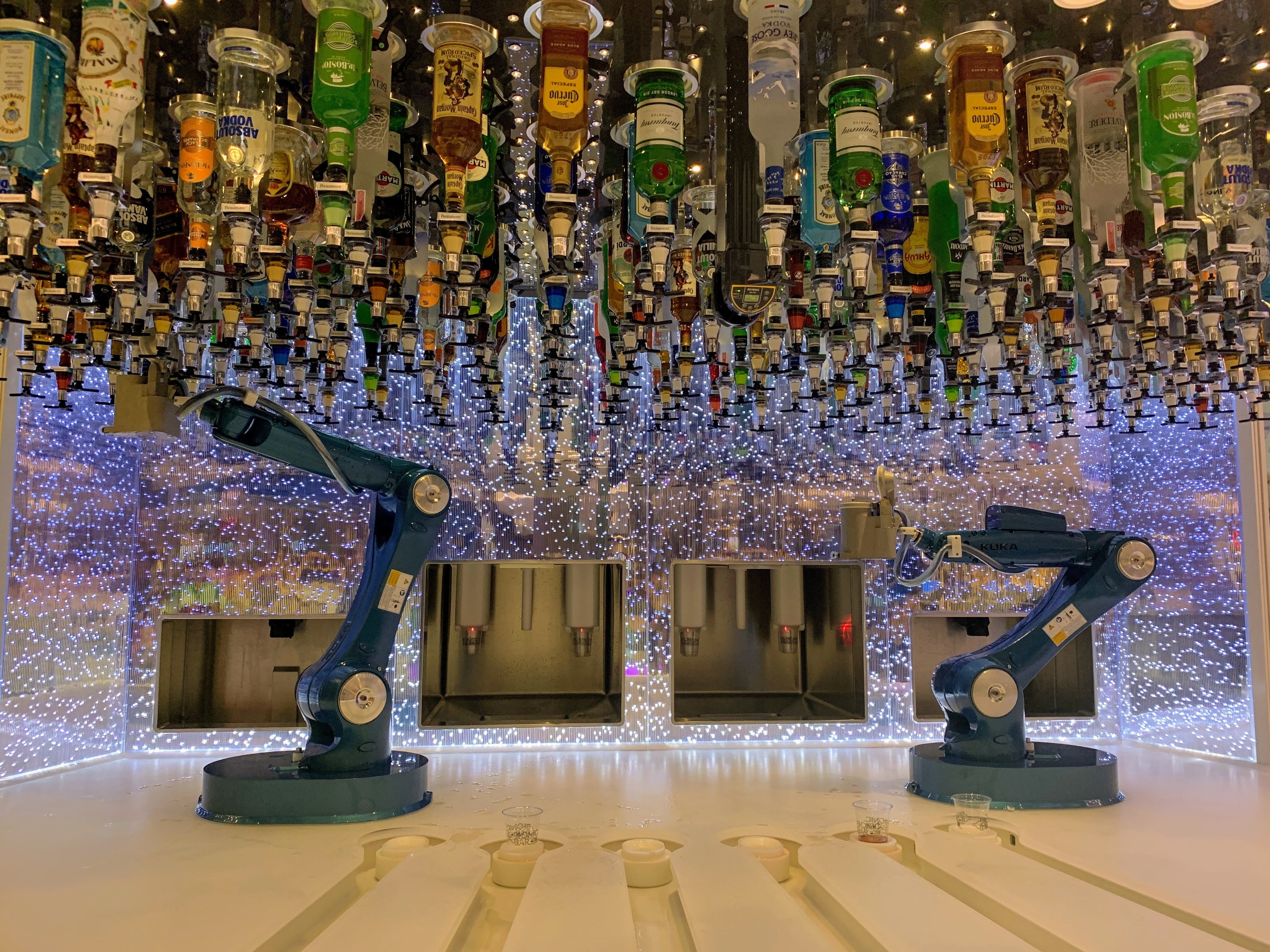Royal Caribbean Symphony of the Seas - Bionic Bar