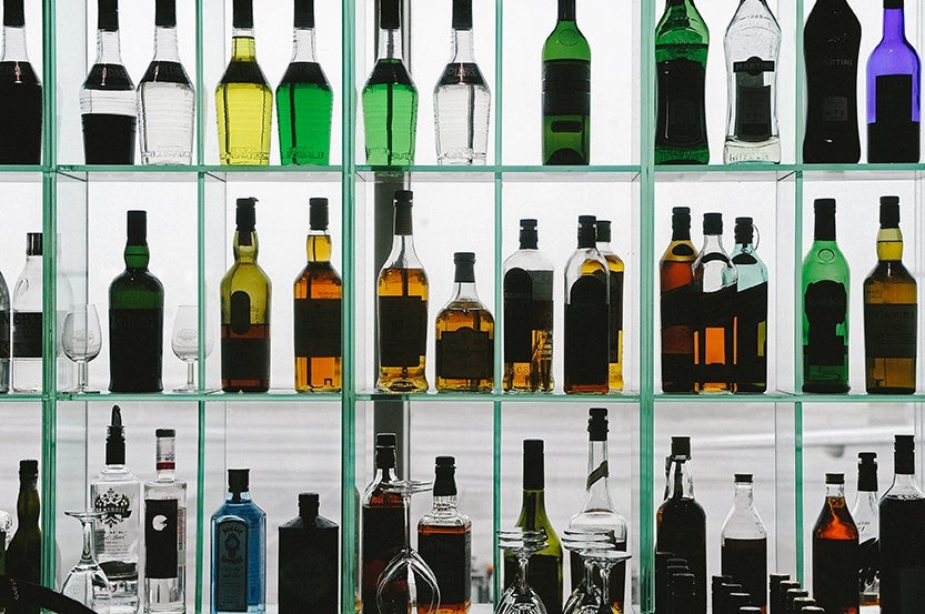 What-Your-Drink-Says-About-You-When-You-Fly-airport-bar